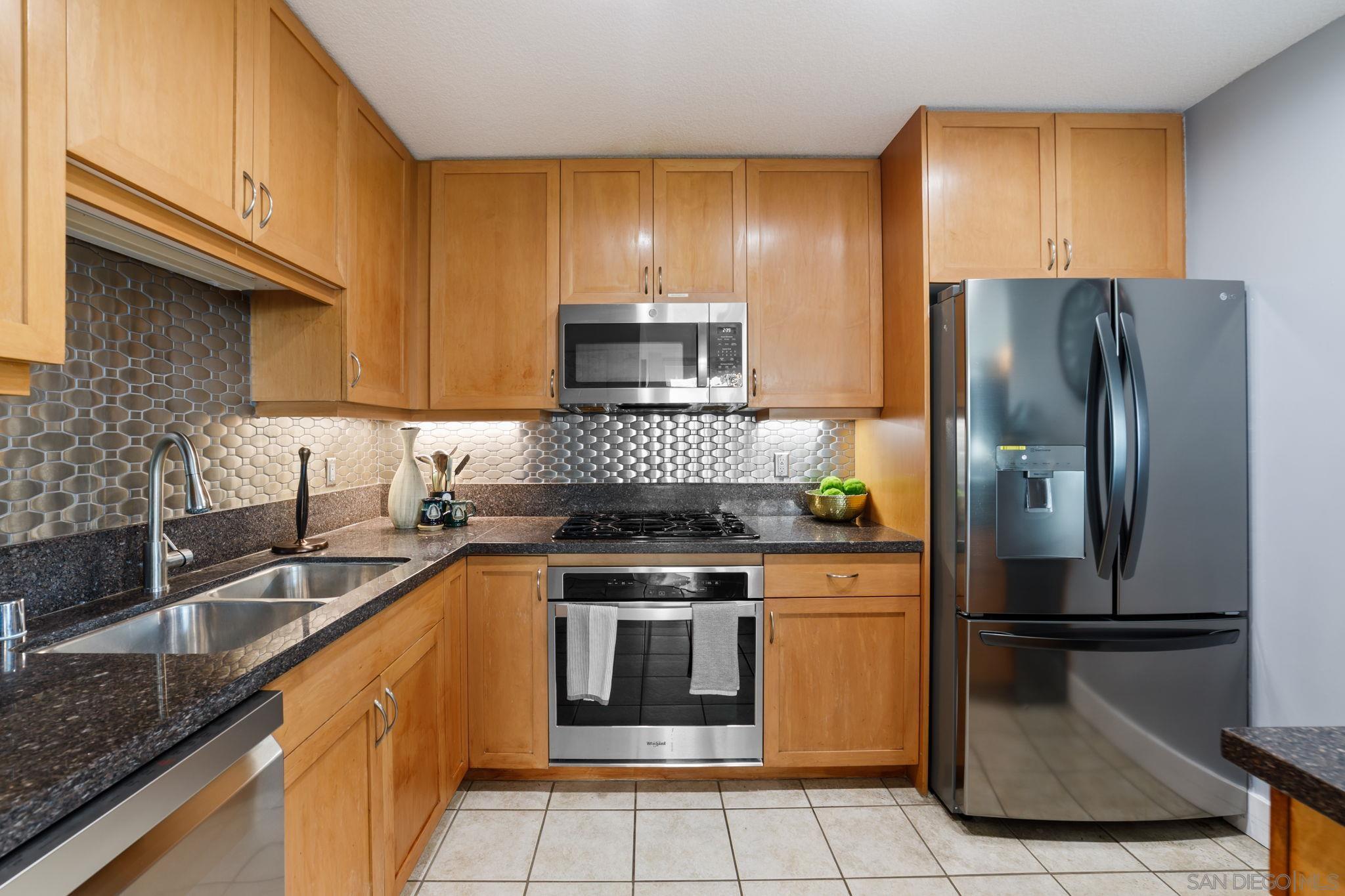 Detail Gallery Image 13 of 55 For 850  Beech St  511, San Diego,  CA 92101 - 3 Beds | 2 Baths