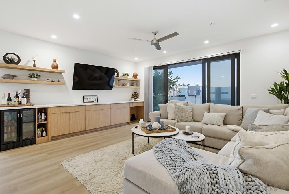 Detail Gallery Image 12 of 29 For 119  Date Ave, Imperial Beach,  CA 91932 - 3 Beds | 3 Baths