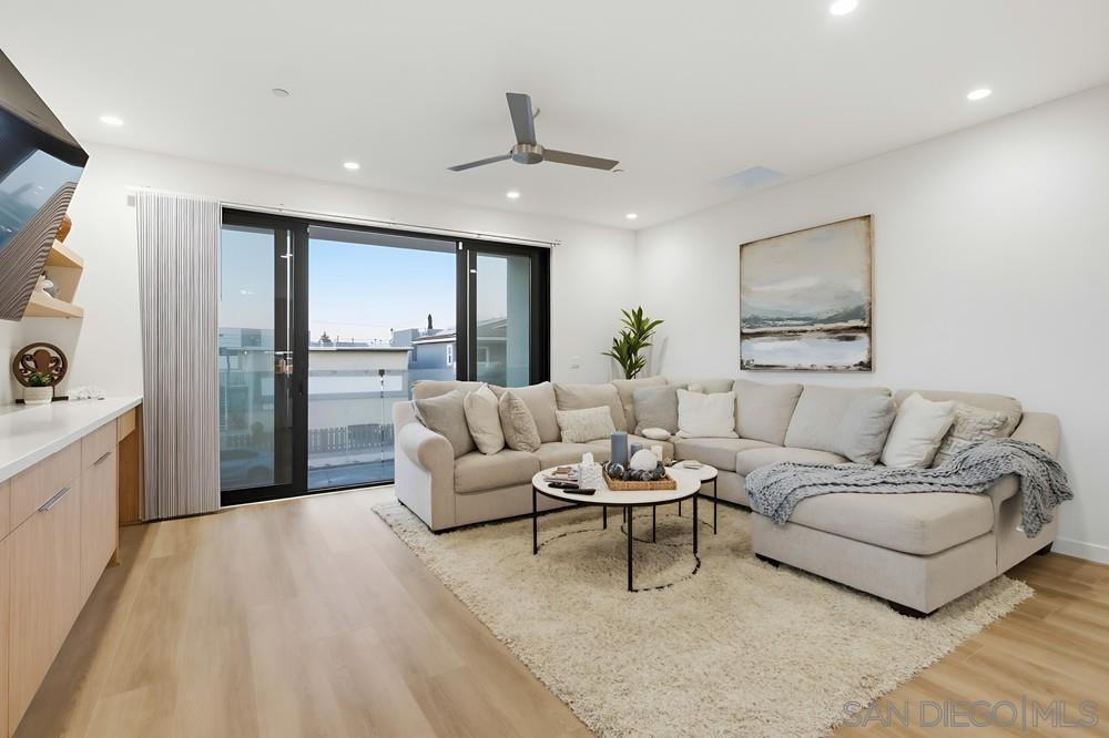 Detail Gallery Image 13 of 29 For 119  Date Ave, Imperial Beach,  CA 91932 - 3 Beds | 3 Baths