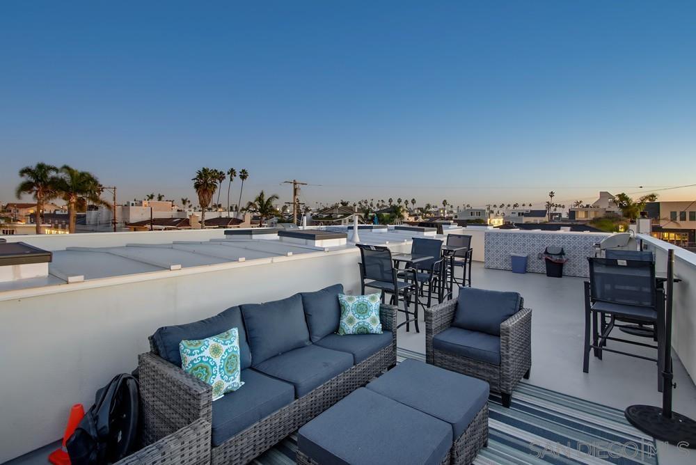 Detail Gallery Image 5 of 29 For 119  Date Ave, Imperial Beach,  CA 91932 - 3 Beds | 3 Baths