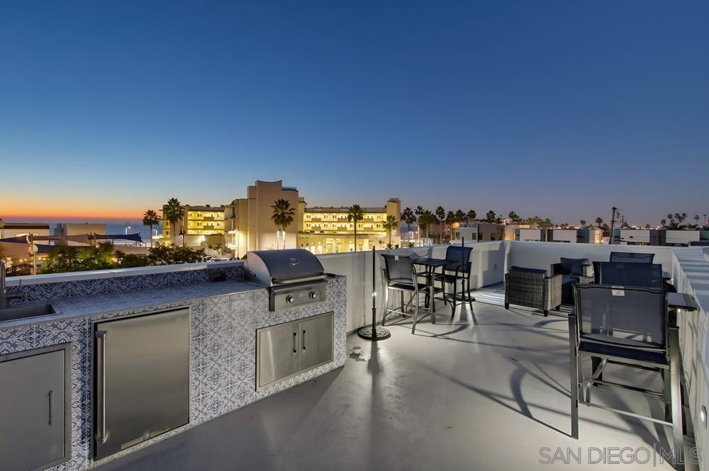 Detail Gallery Image 6 of 29 For 119  Date Ave, Imperial Beach,  CA 91932 - 3 Beds | 3 Baths