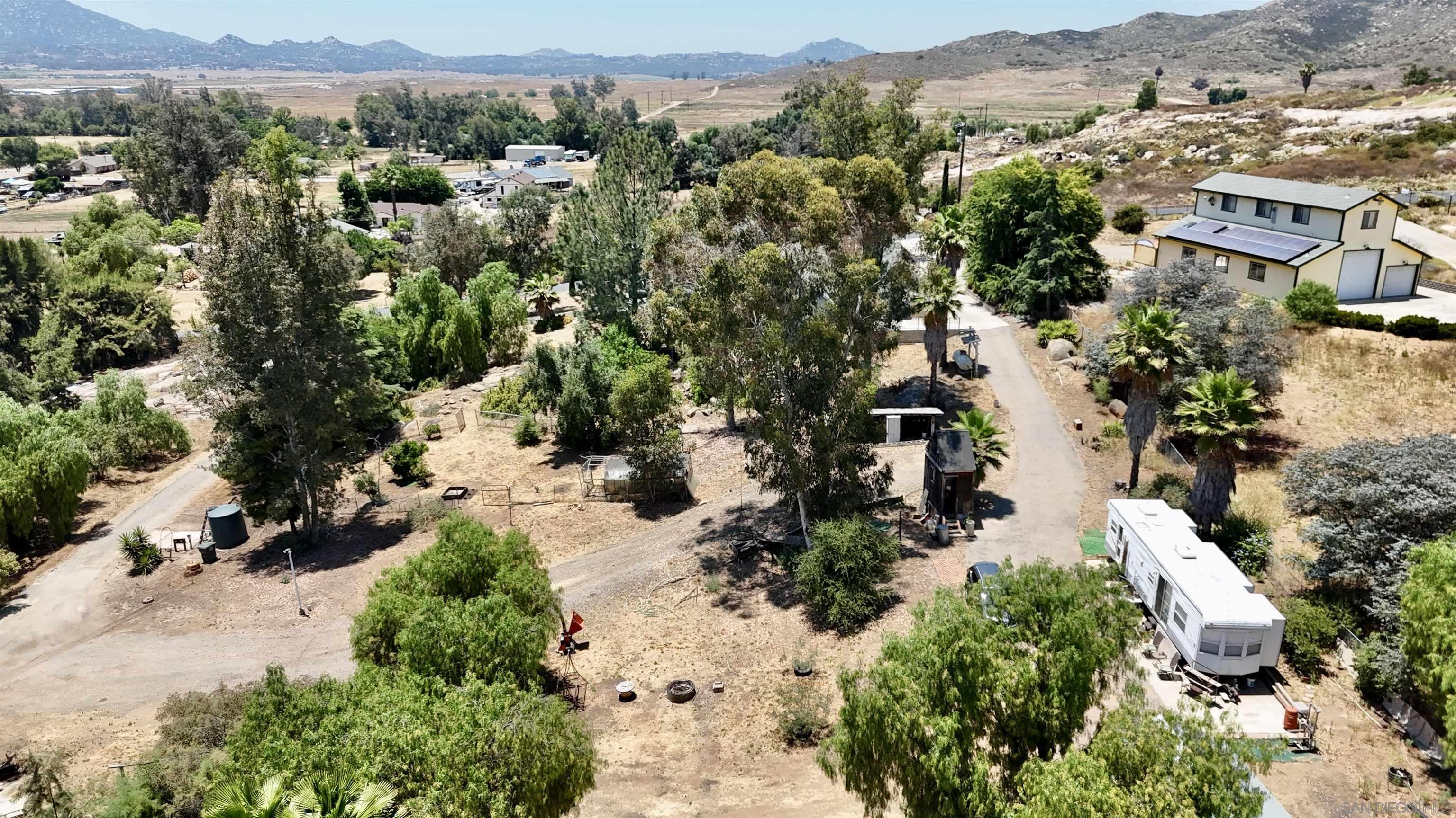 Detail Gallery Image 4 of 47 For 995  Laky Ln, Ramona,  CA 92065 - 3 Beds | 2 Baths