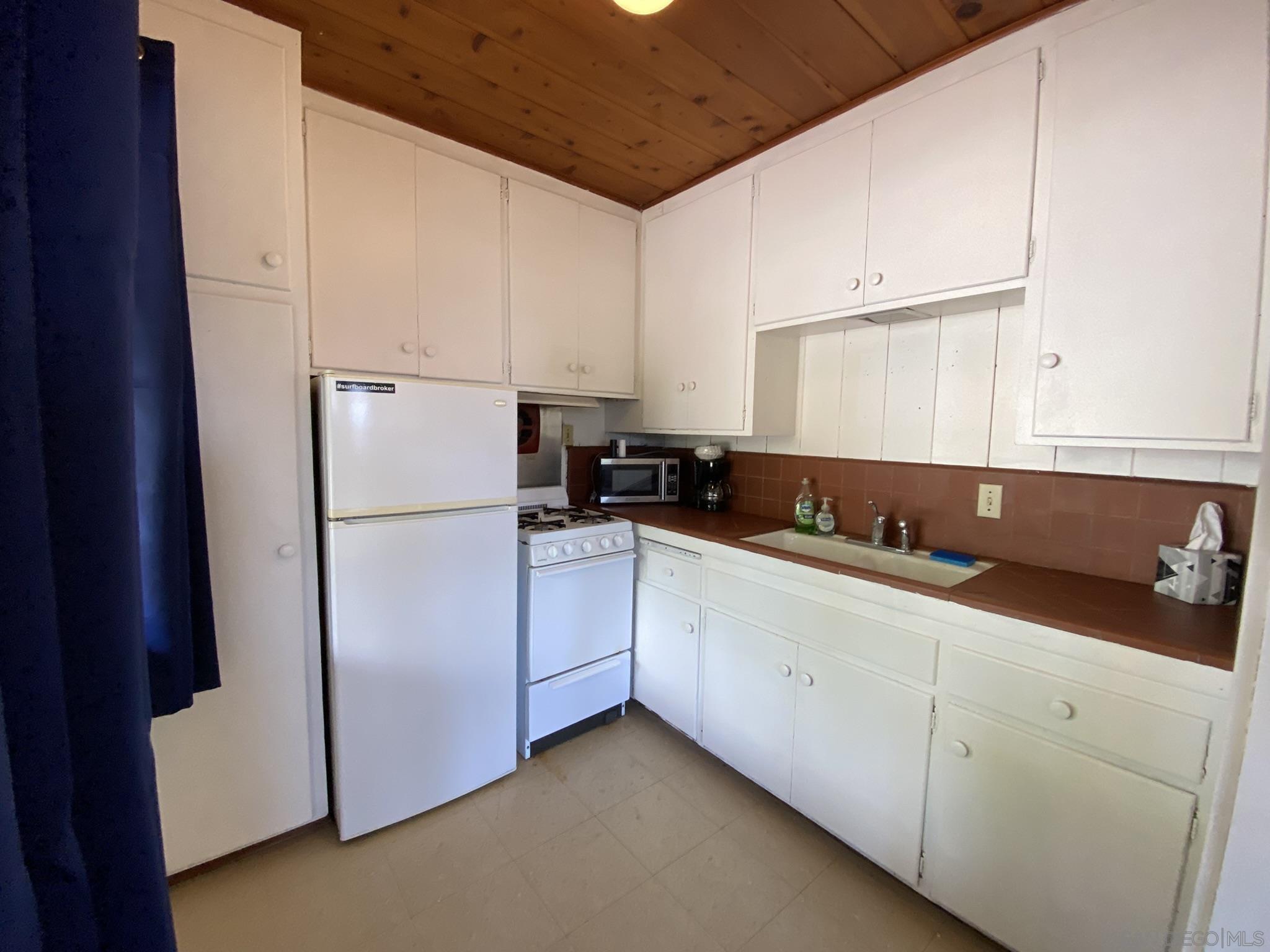 Detail Gallery Image 4 of 16 For 1925  Balboa Ave., Del Mar,  CA 92014 - 1 Beds | 1 Baths