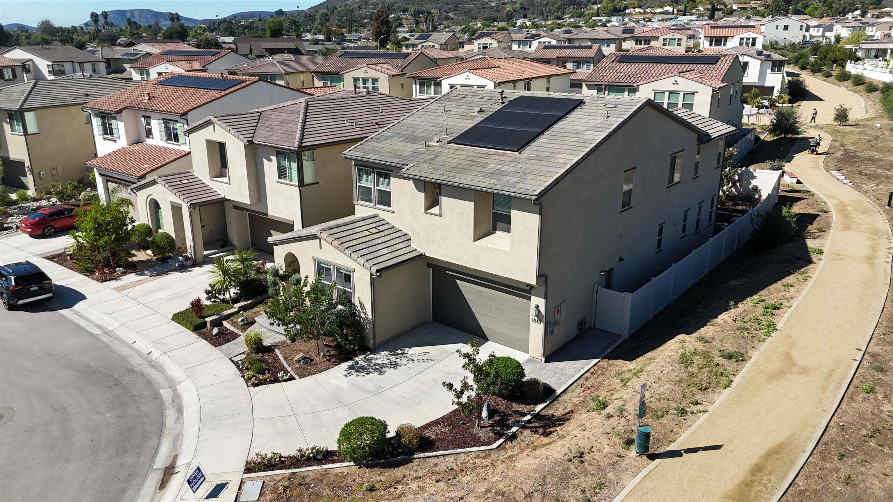 Detail Gallery Image 2 of 45 For 1845  Newton Ct, Escondido,  CA 92026 - 5 Beds | 3/1 Baths