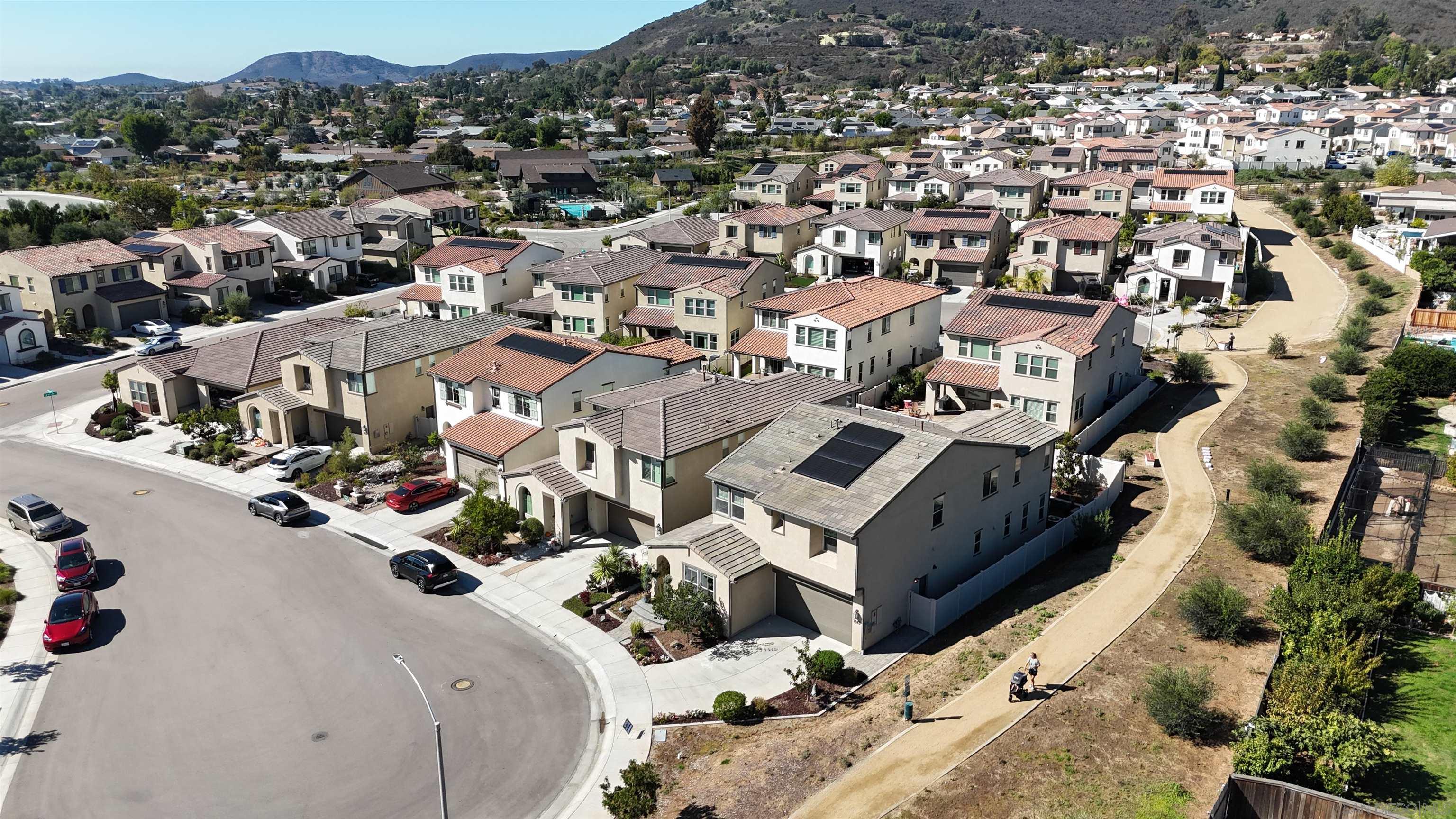 Detail Gallery Image 3 of 45 For 1845  Newton Ct, Escondido,  CA 92026 - 5 Beds | 3/1 Baths