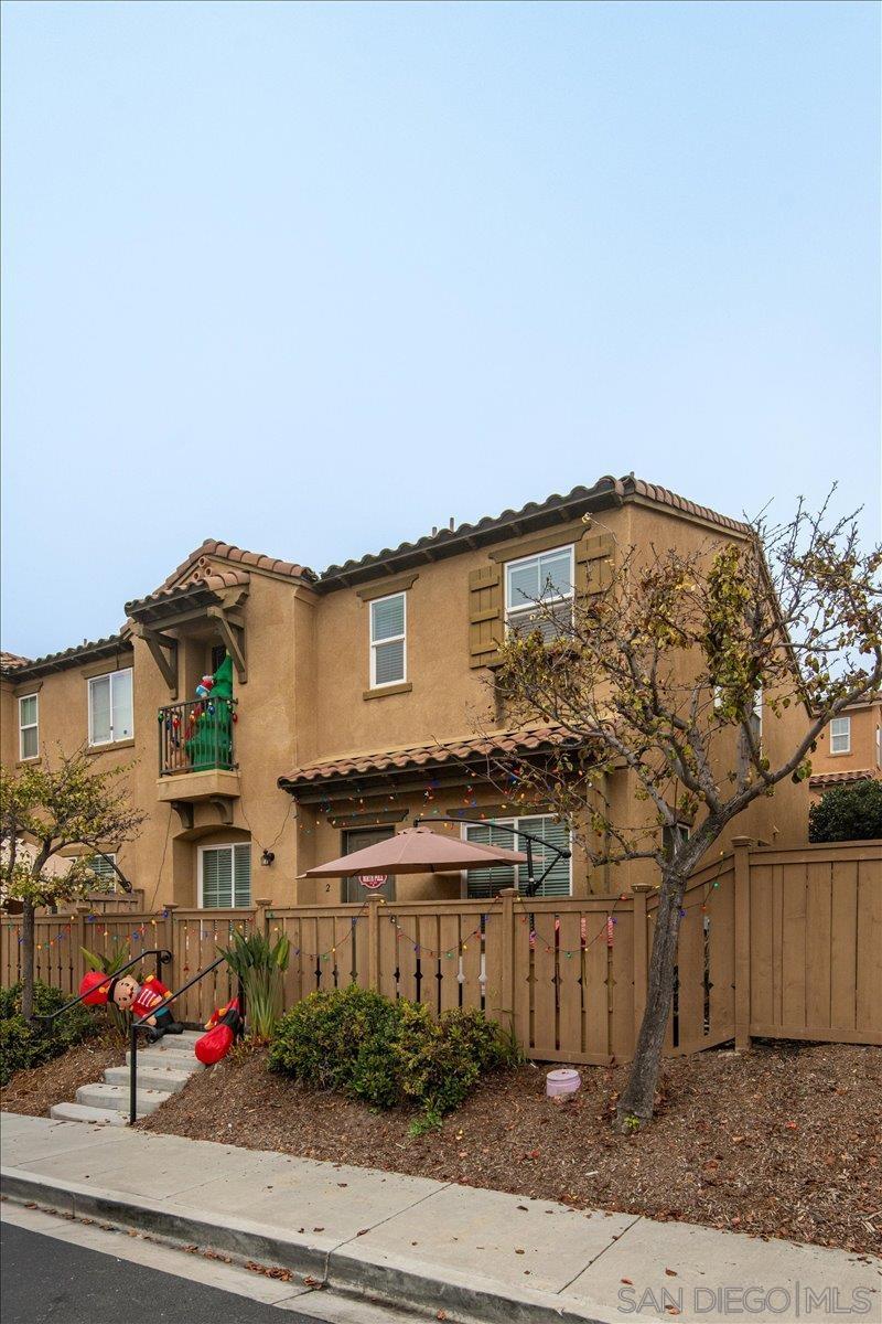 Detail Gallery Image 2 of 14 For 1518  Caminito Soria  #2,  Chula Vista,  CA 91913 - 4 Beds | 2/1 Baths