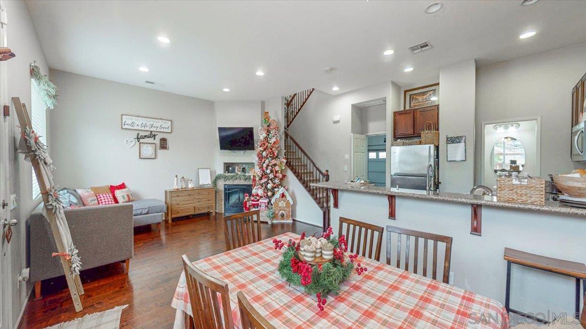 Detail Gallery Image 5 of 15 For 1518  Caminito Soria  #2,  Chula Vista,  CA 91913 - 4 Beds | 2/1 Baths