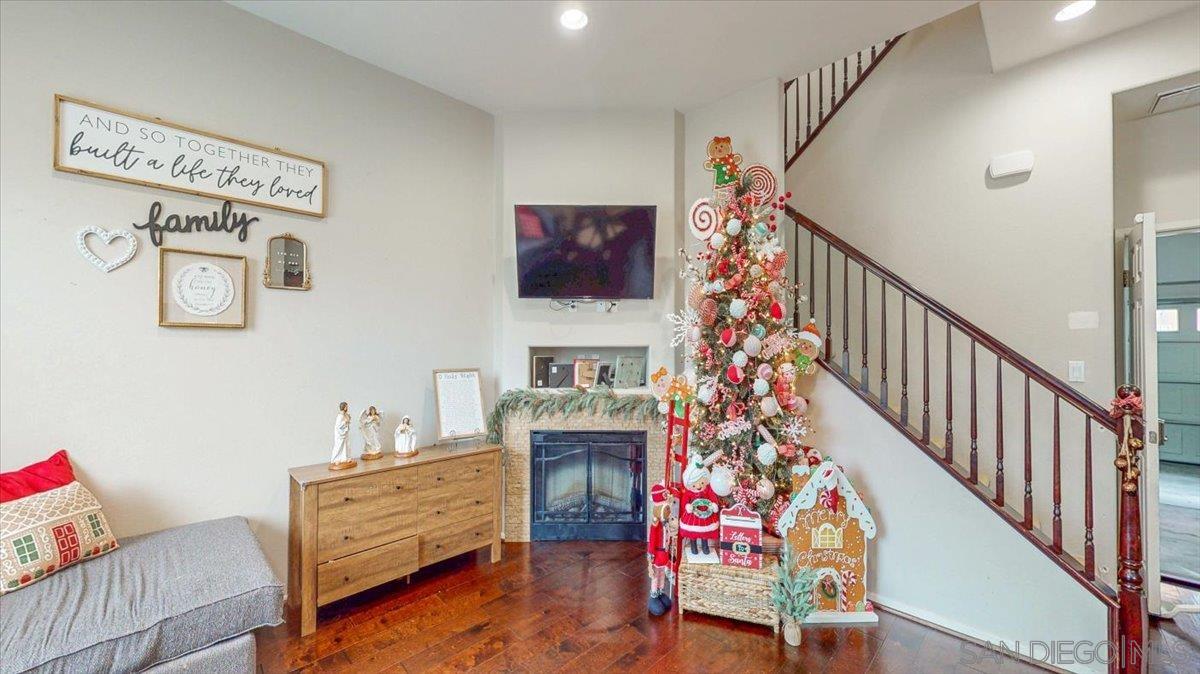 Detail Gallery Image 5 of 14 For 1518  Caminito Soria  #2,  Chula Vista,  CA 91913 - 4 Beds | 2/1 Baths