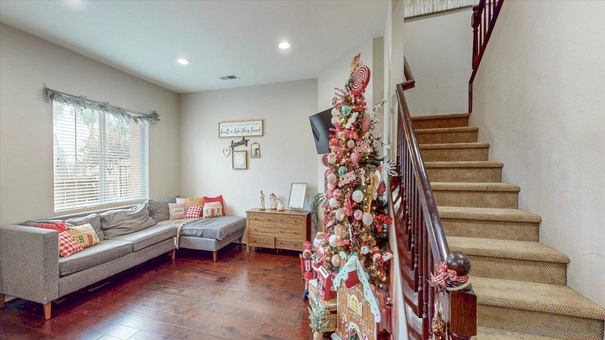 Detail Gallery Image 6 of 15 For 1518  Caminito Soria  #2,  Chula Vista,  CA 91913 - 4 Beds | 2/1 Baths