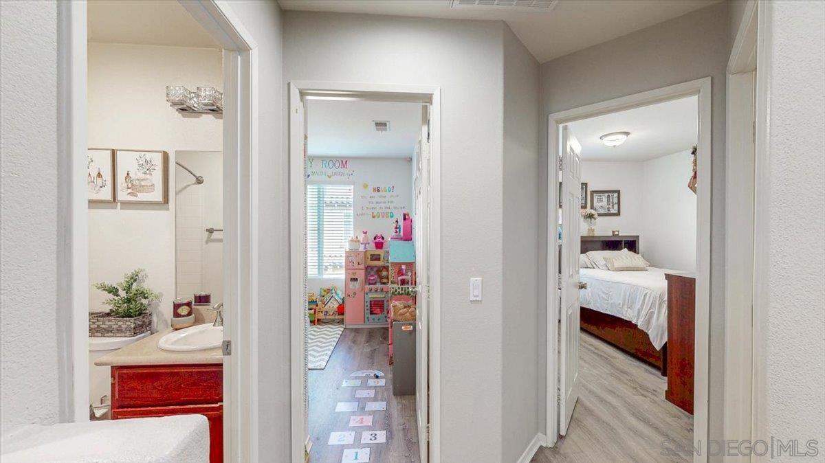 Detail Gallery Image 7 of 15 For 1518  Caminito Soria  #2,  Chula Vista,  CA 91913 - 4 Beds | 2/1 Baths