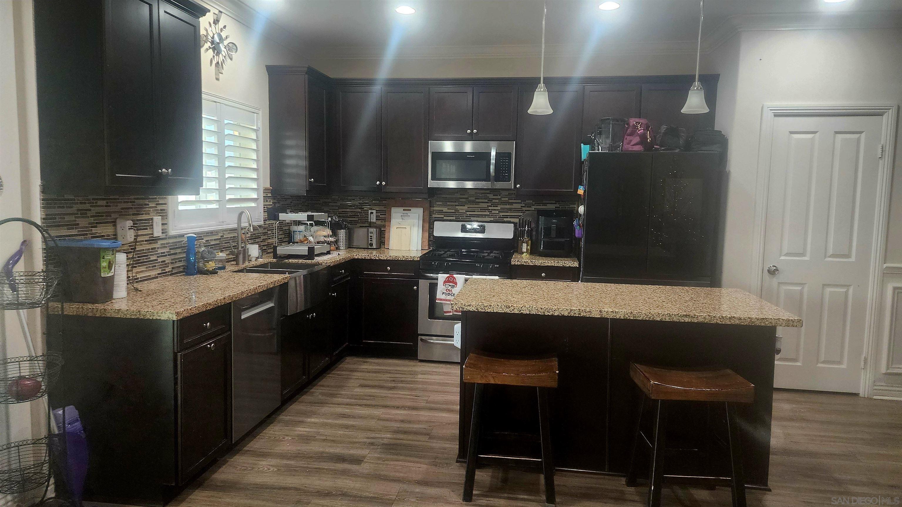 Detail Gallery Image 2 of 11 For 3326  Crowfoot, San Bernardino,  CA 92407 - 5 Beds | 2/1 Baths