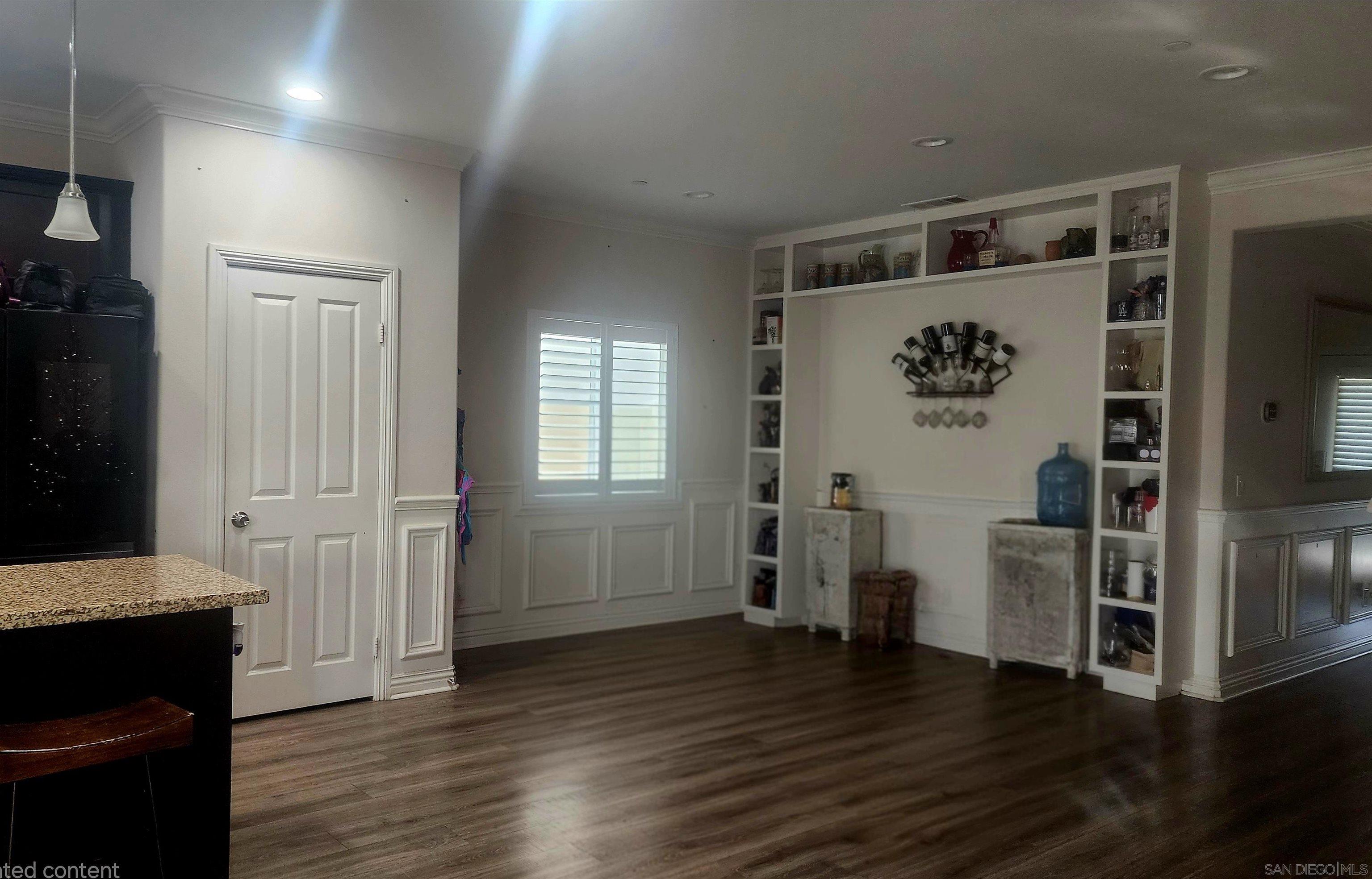 Detail Gallery Image 3 of 11 For 3326  Crowfoot, San Bernardino,  CA 92407 - 5 Beds | 2/1 Baths