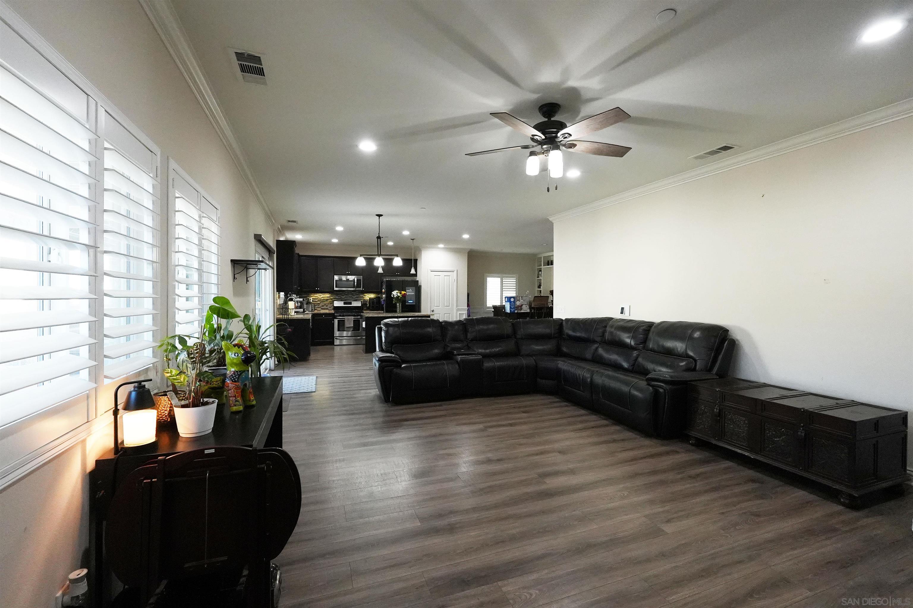 Detail Gallery Image 6 of 20 For 3326  Crowfoot, San Bernardino,  CA 92407 - 5 Beds | 2/1 Baths