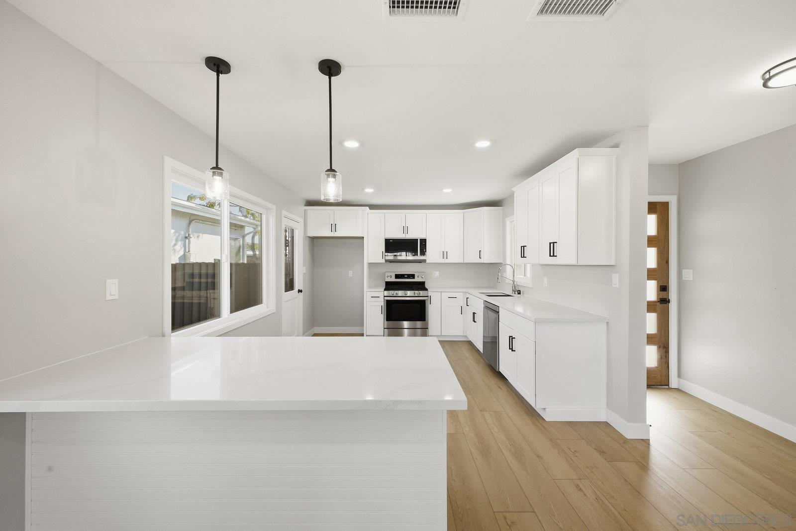 Detail Gallery Image 6 of 27 For 2990  Greyling Dr, San Diego,  CA 92123 - 4 Beds | 2 Baths