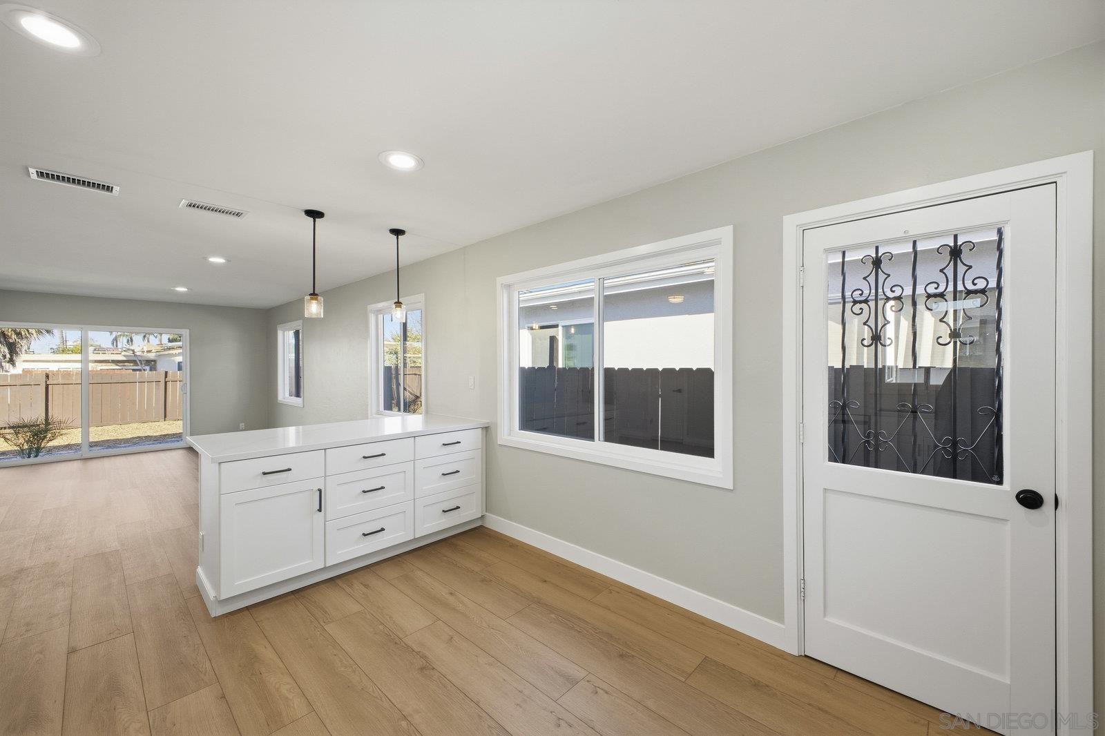 Detail Gallery Image 8 of 27 For 2990  Greyling Dr, San Diego,  CA 92123 - 4 Beds | 2 Baths