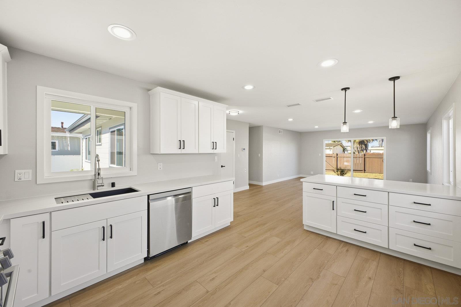 Detail Gallery Image 9 of 27 For 2990  Greyling Dr, San Diego,  CA 92123 - 4 Beds | 2 Baths