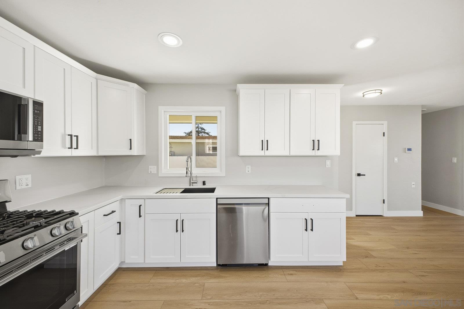 Detail Gallery Image 10 of 27 For 2990  Greyling Dr, San Diego,  CA 92123 - 4 Beds | 2 Baths