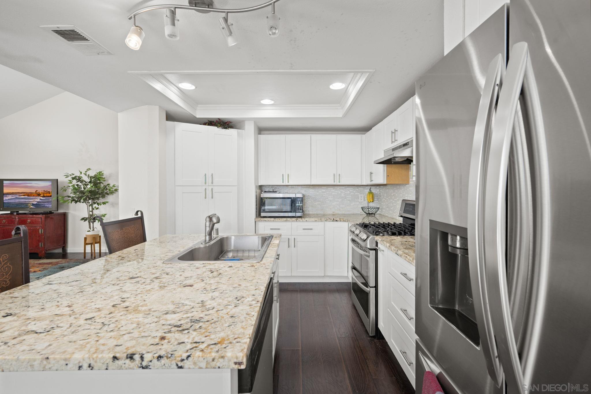 Detail Gallery Image 12 of 23 For 1709  Doral Gln, Escondido,  CA 92026 - 3 Beds | 2 Baths