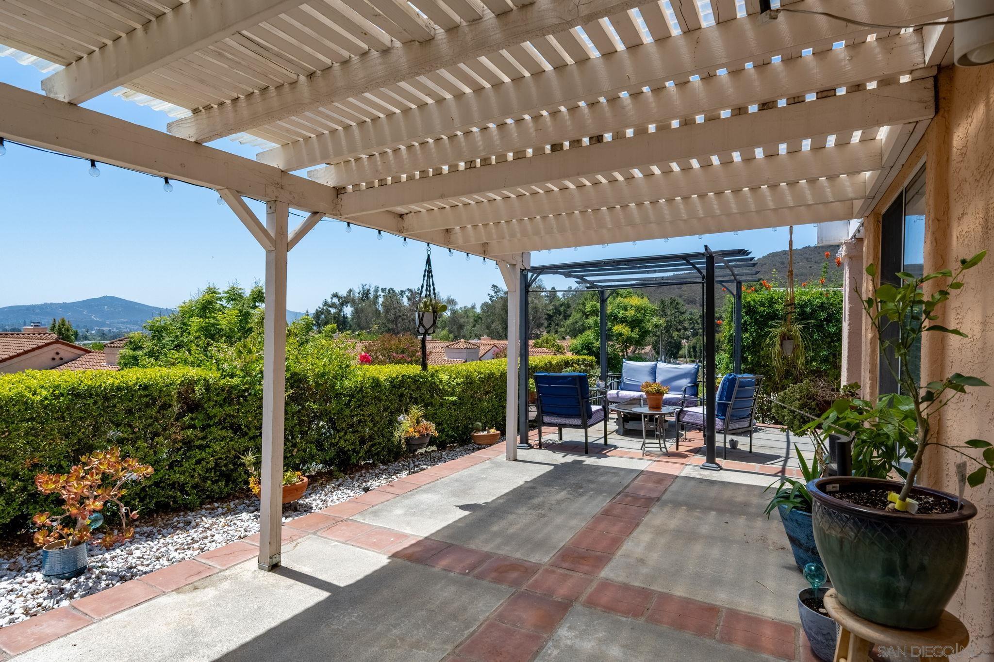 Detail Gallery Image 4 of 23 For 1709  Doral Gln, Escondido,  CA 92026 - 3 Beds | 2 Baths