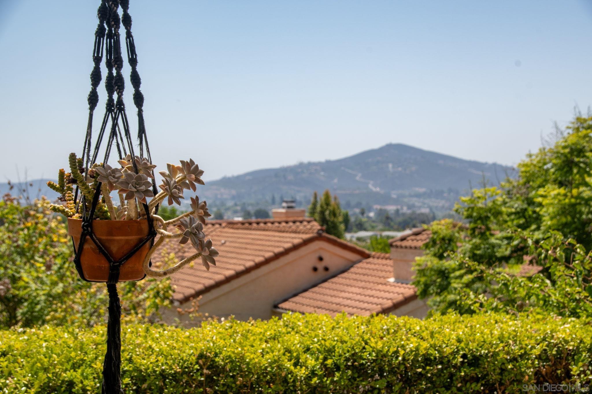 Detail Gallery Image 5 of 23 For 1709  Doral Gln, Escondido,  CA 92026 - 3 Beds | 2 Baths