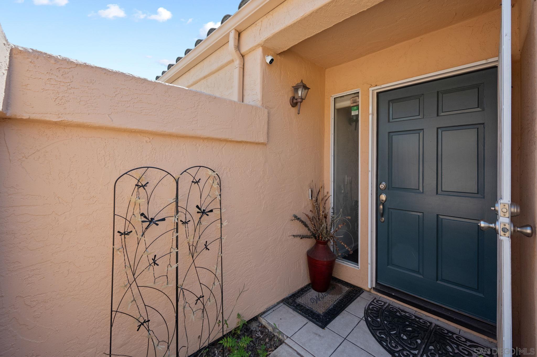 Detail Gallery Image 7 of 23 For 1709  Doral Gln, Escondido,  CA 92026 - 3 Beds | 2 Baths