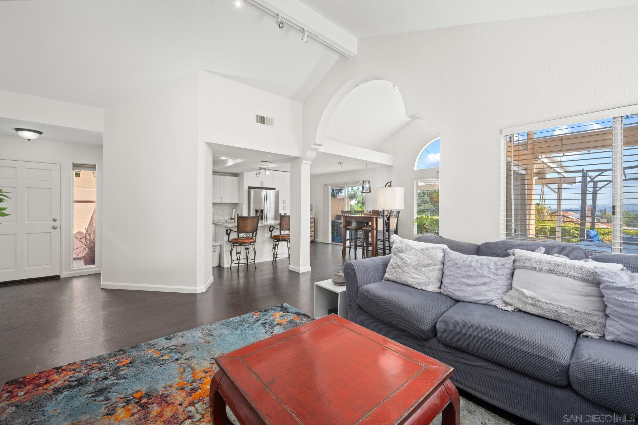 Detail Gallery Image 9 of 23 For 1709  Doral Gln, Escondido,  CA 92026 - 3 Beds | 2 Baths