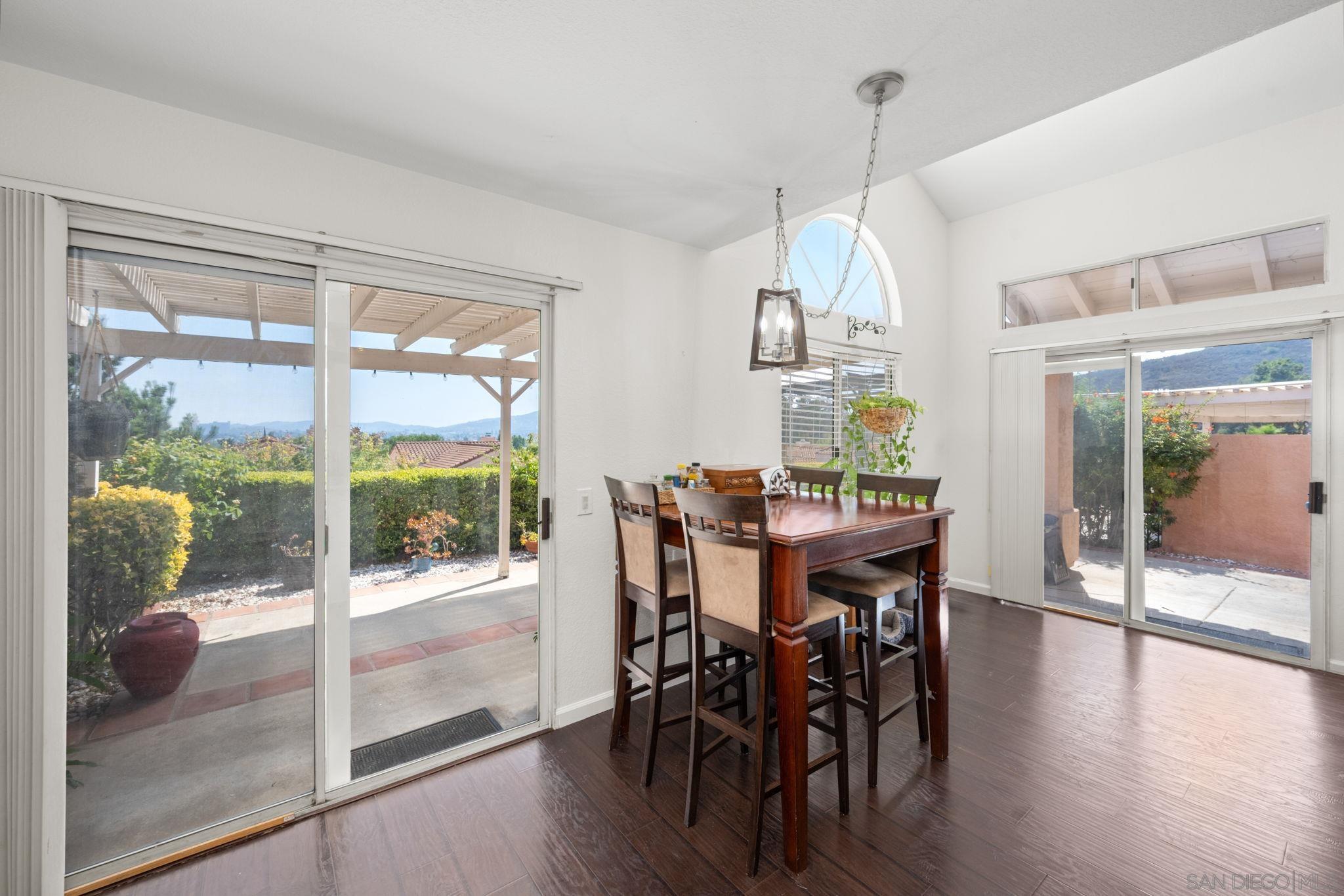 Detail Gallery Image 10 of 23 For 1709  Doral Gln, Escondido,  CA 92026 - 3 Beds | 2 Baths