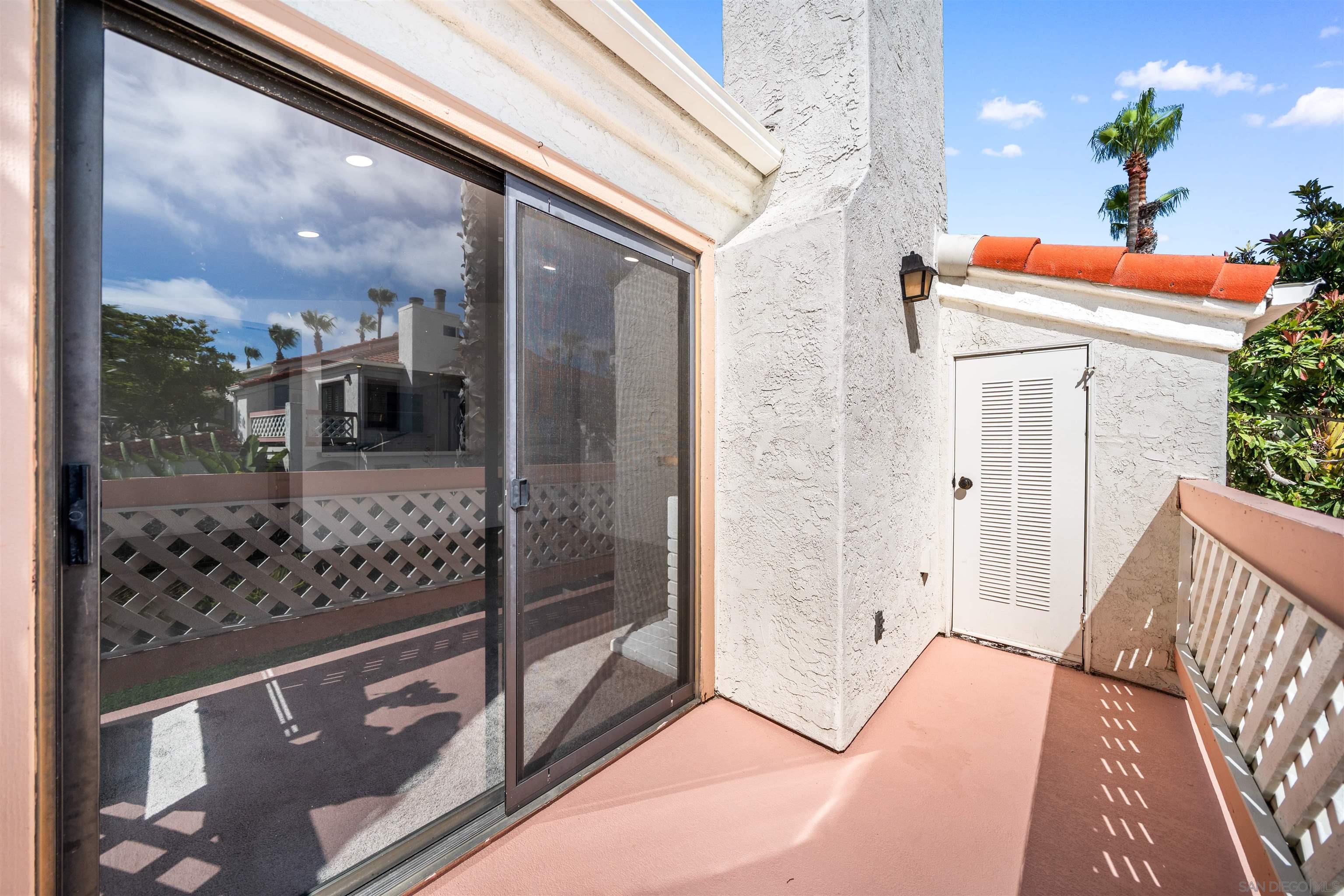 Detail Gallery Image 17 of 40 For 9302  Twin Trails Dr  #204,  San Diego,  CA 92129 - 3 Beds | 2 Baths