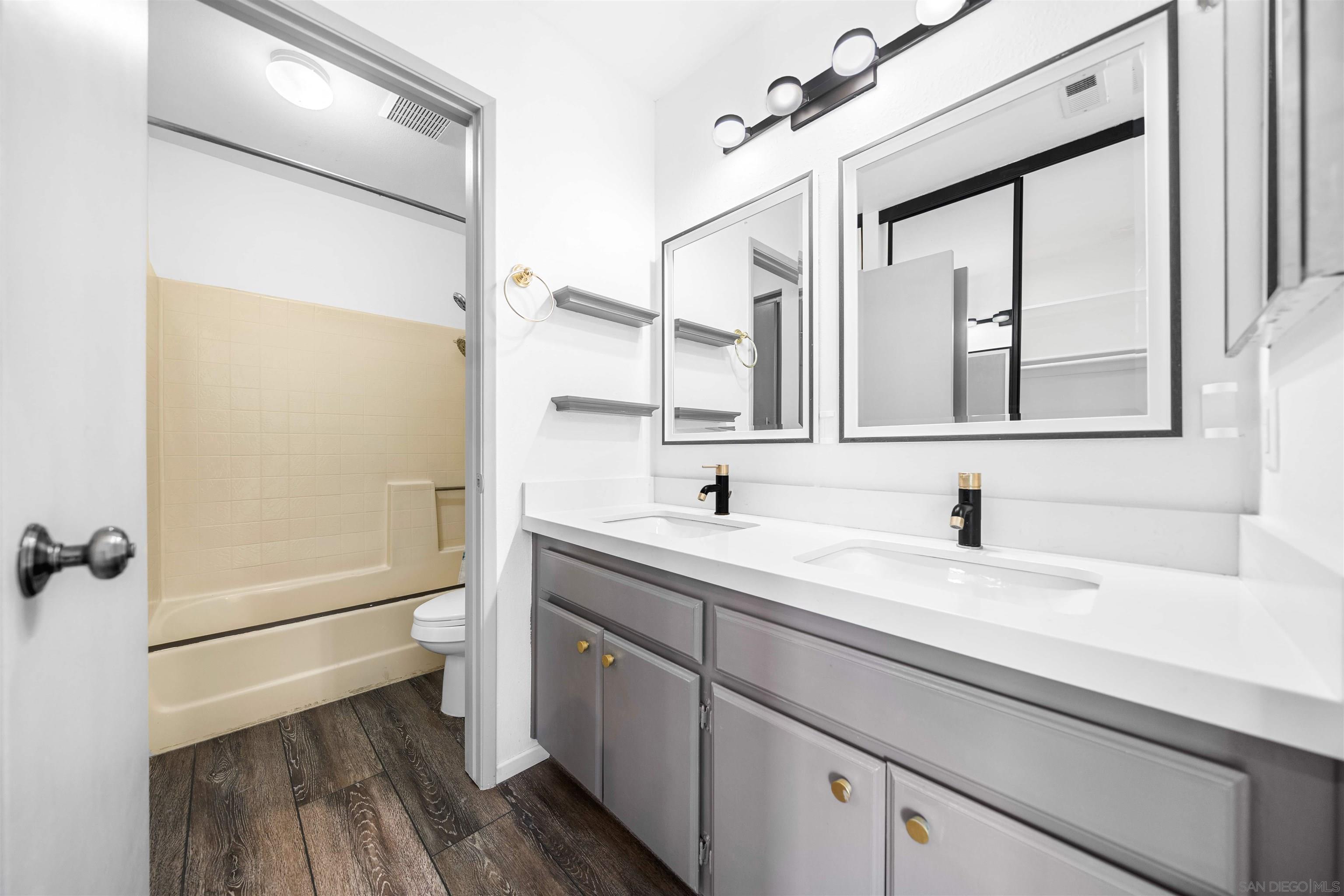 Detail Gallery Image 21 of 40 For 9302  Twin Trails Dr  #204,  San Diego,  CA 92129 - 3 Beds | 2 Baths