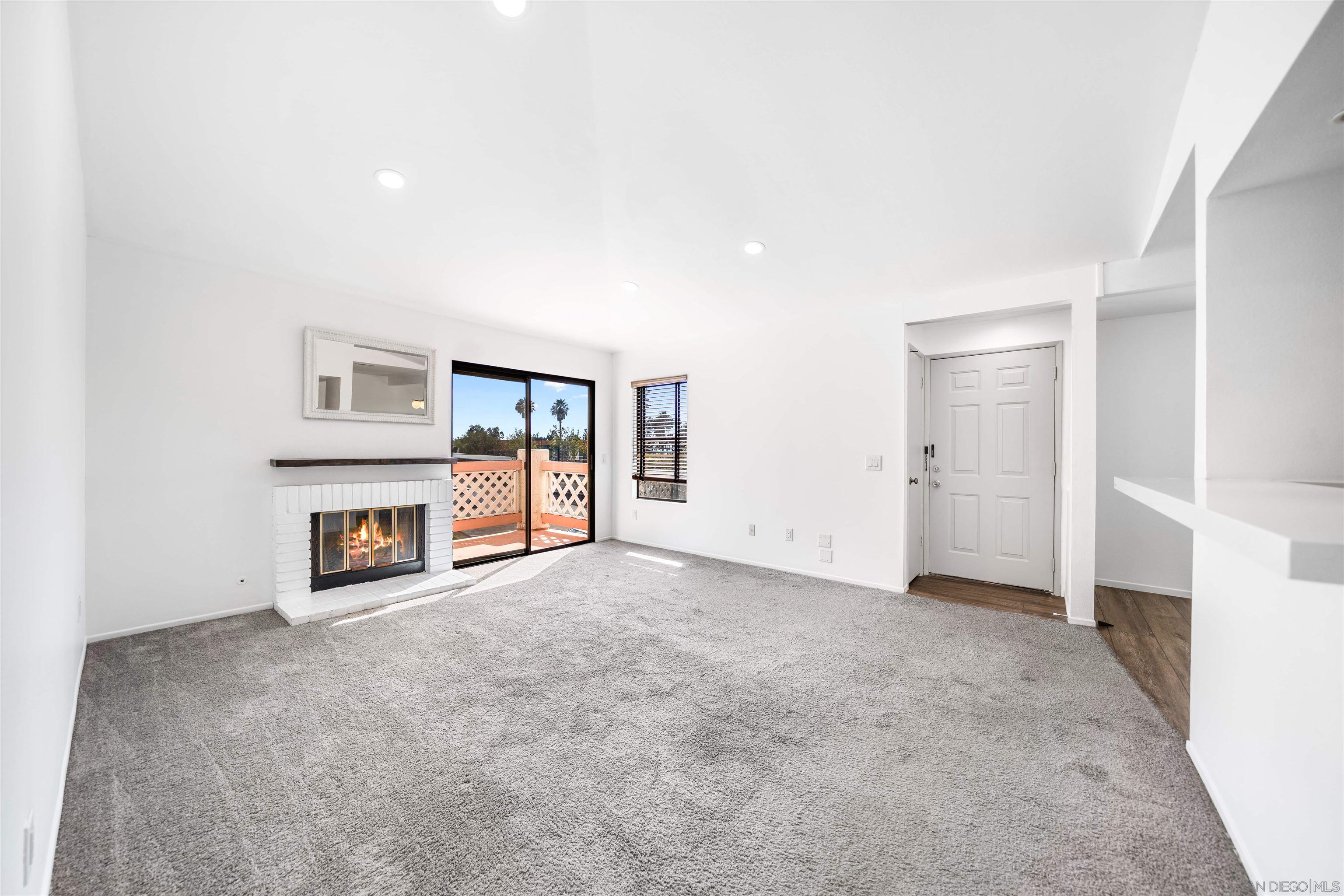 Detail Gallery Image 8 of 40 For 9302  Twin Trails Dr  #204,  San Diego,  CA 92129 - 3 Beds | 2 Baths