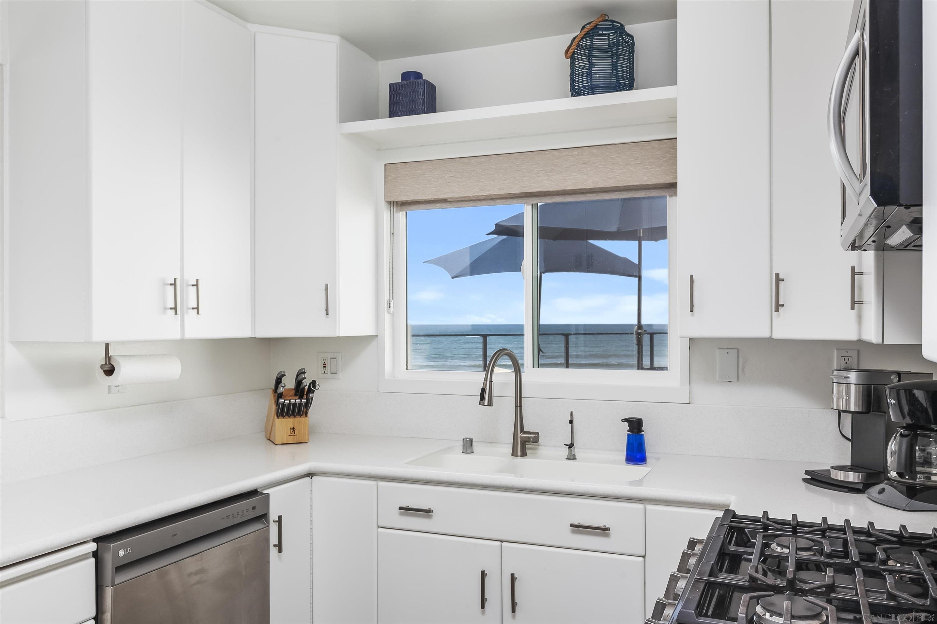 Detail Gallery Image 11 of 48 For 1476-80  Pescadero Drive, San Diego,  CA 92107 - – Beds | – Baths