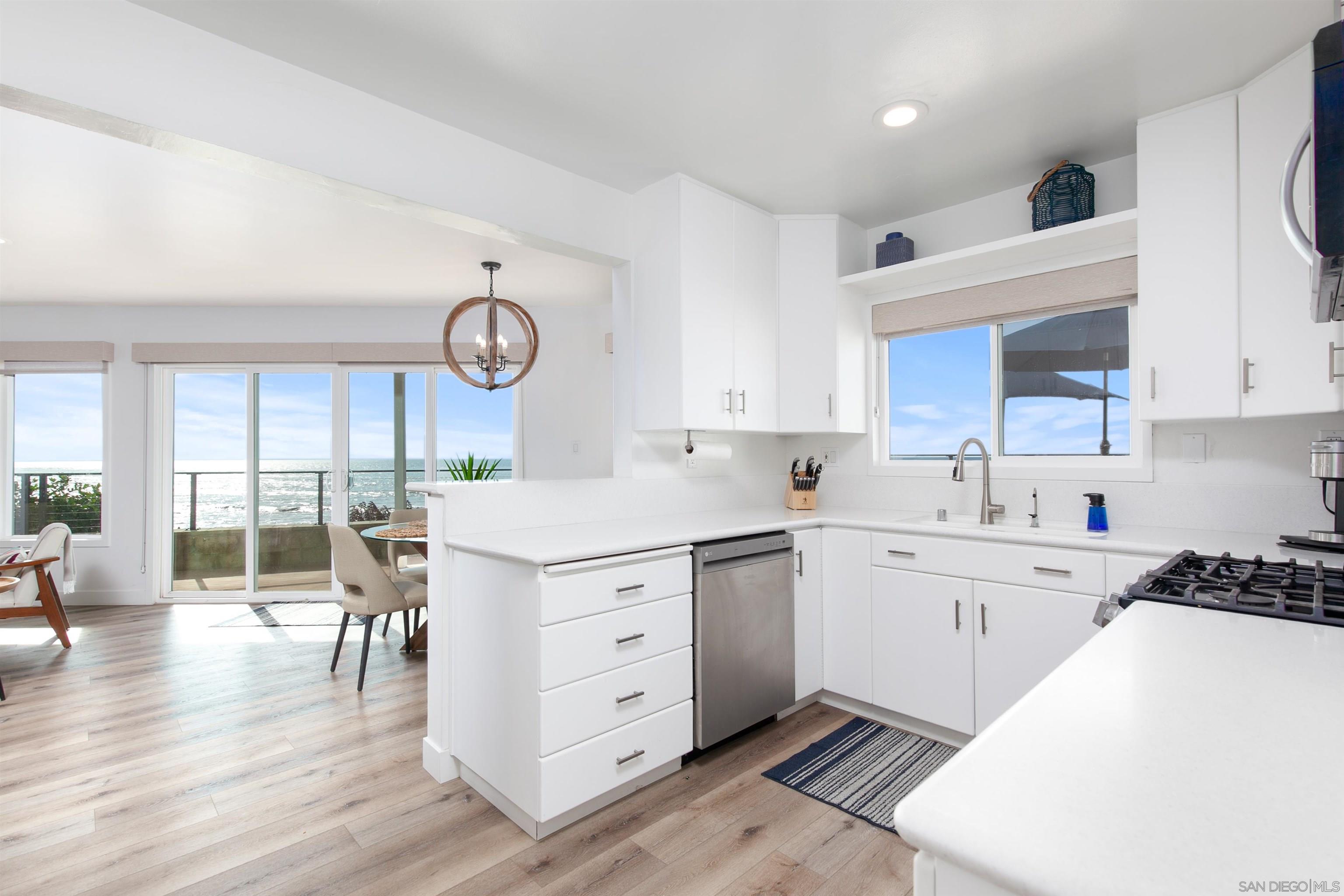 Detail Gallery Image 10 of 48 For 1476-80  Pescadero Drive, San Diego,  CA 92107 - – Beds | – Baths