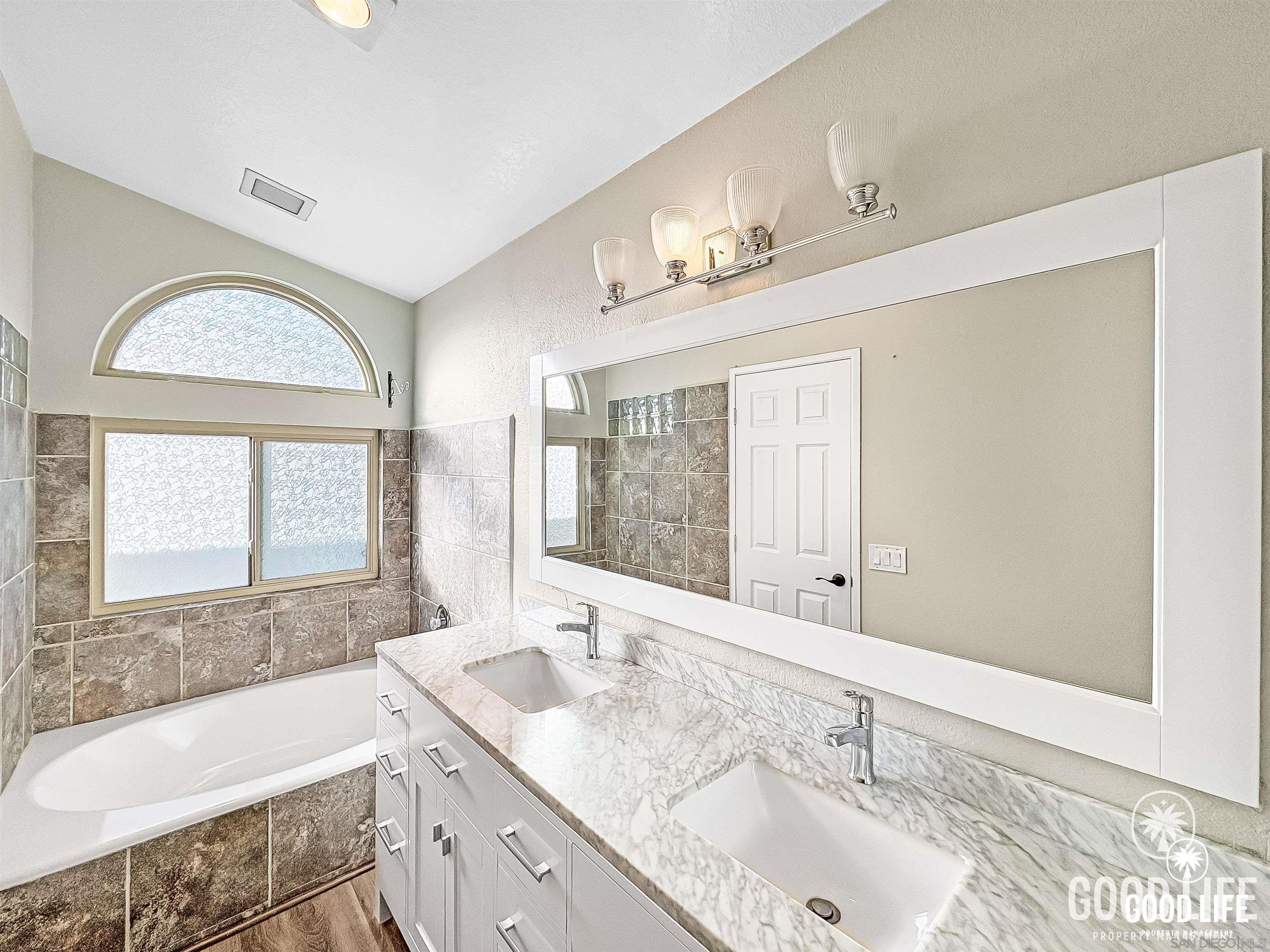 Detail Gallery Image 14 of 29 For 391  via Almansa, Encinitas,  CA 92024 - 4 Beds | 3 Baths