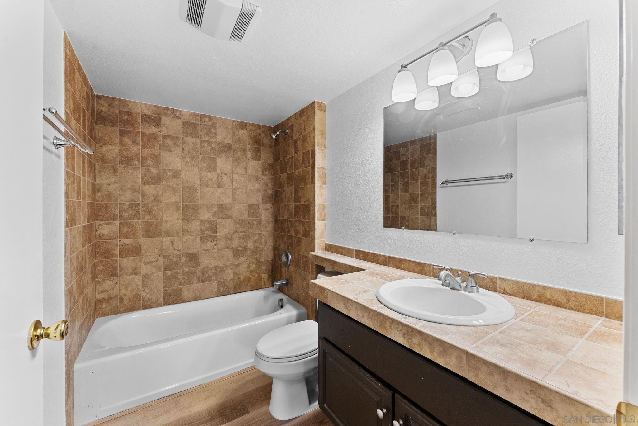 Detail Gallery Image 14 of 32 For 3941  Camino Lindo, San Diego,  CA 92122 - 3 Beds | 2/1 Baths