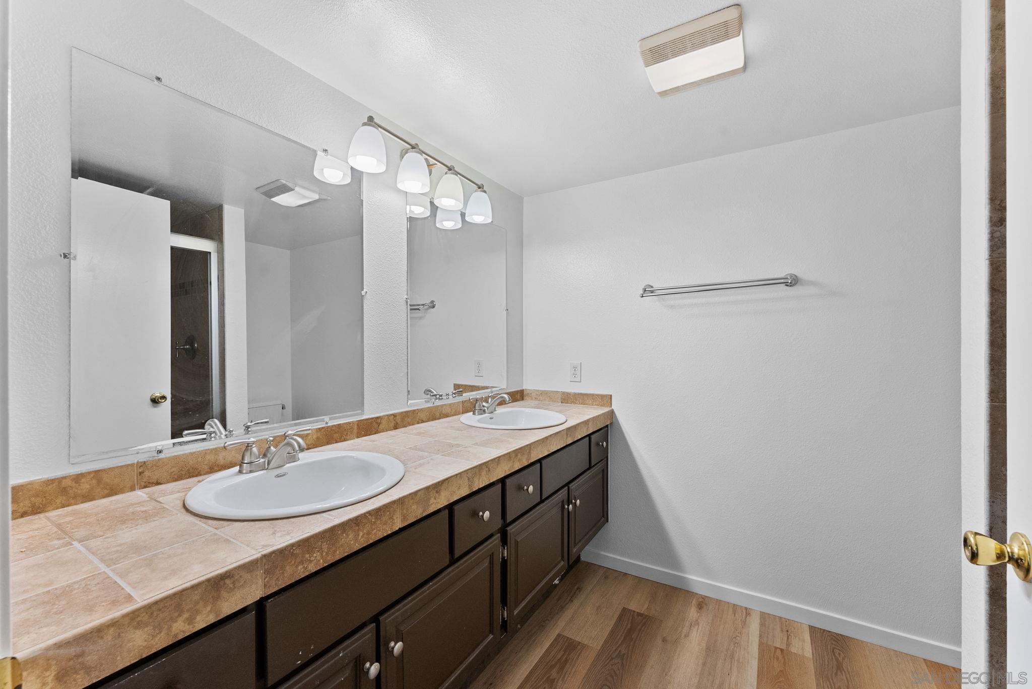 Detail Gallery Image 18 of 32 For 3941  Camino Lindo, San Diego,  CA 92122 - 3 Beds | 2/1 Baths