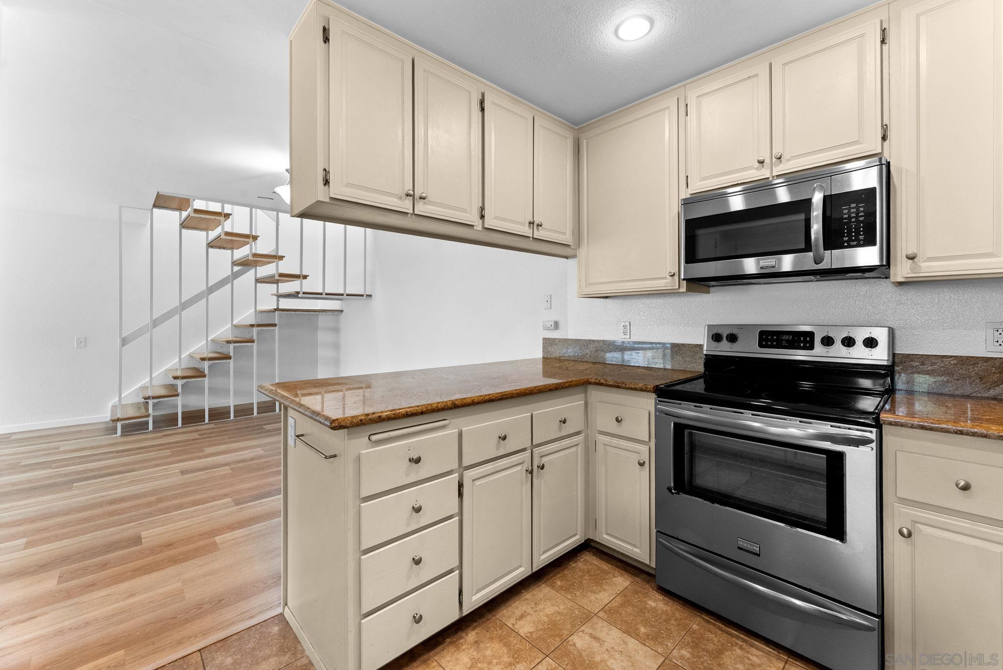 Detail Gallery Image 6 of 32 For 3941  Camino Lindo, San Diego,  CA 92122 - 3 Beds | 2/1 Baths