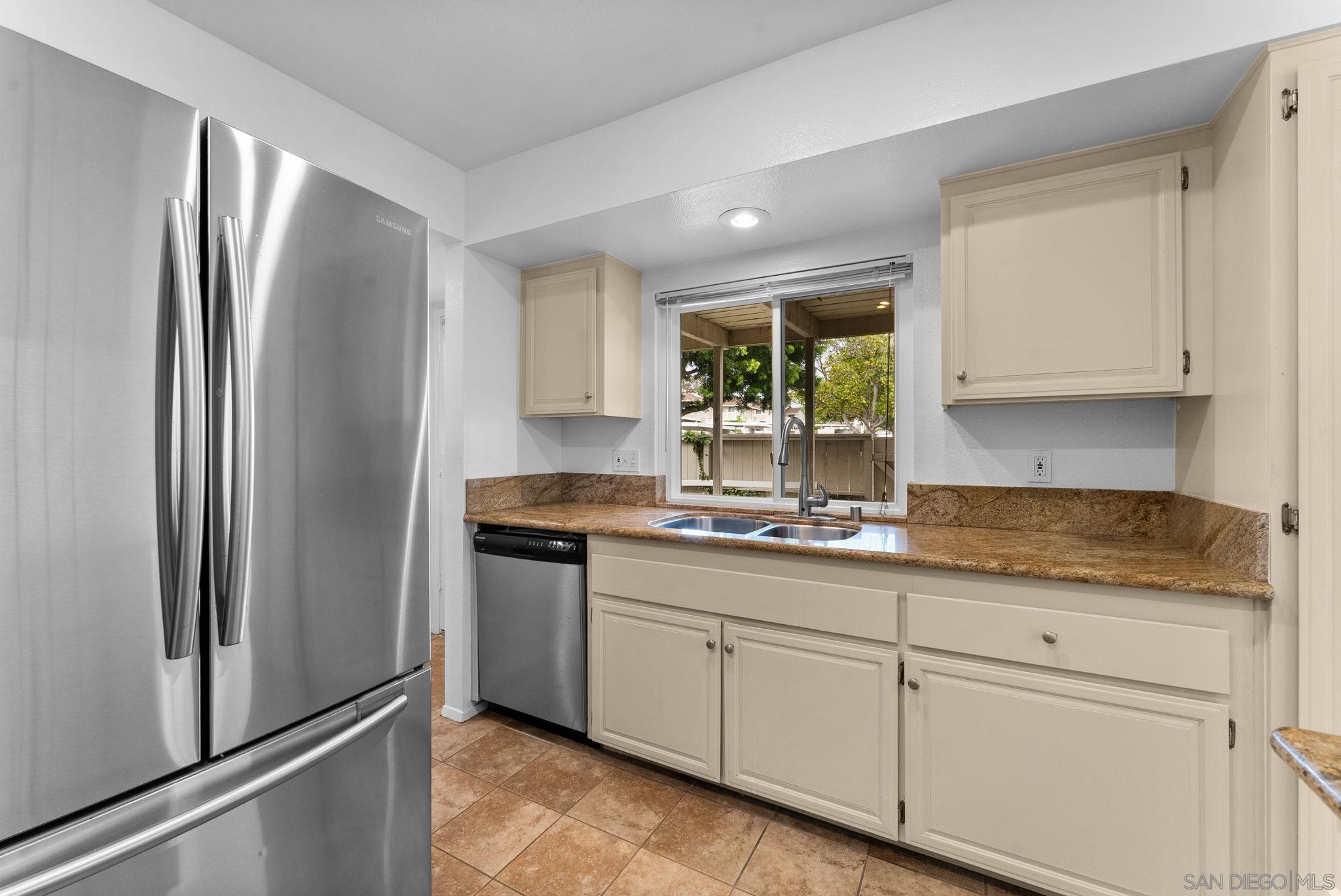 Detail Gallery Image 8 of 32 For 3941  Camino Lindo, San Diego,  CA 92122 - 3 Beds | 2/1 Baths