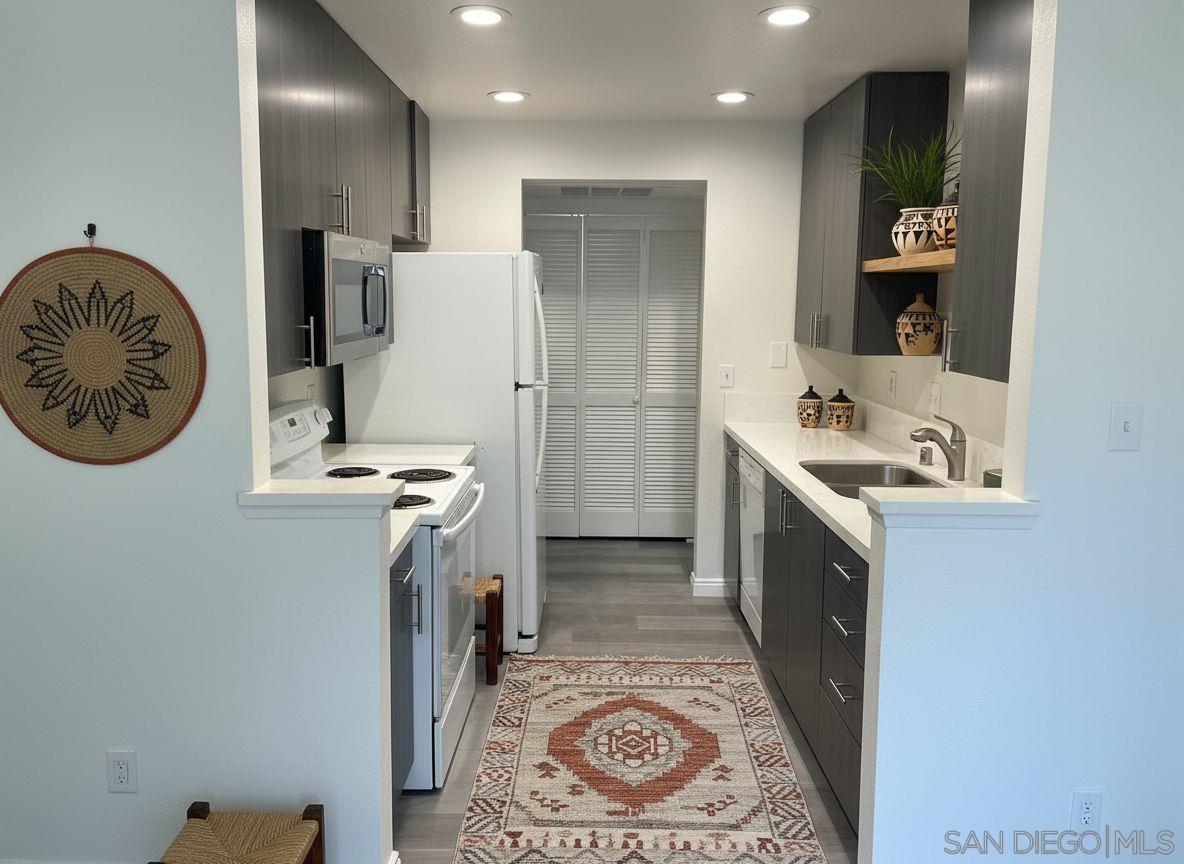 Detail Gallery Image 7 of 17 For 11586  Fury Ln  #133,  El Cajon,  CA 92019 - 2 Beds | 2 Baths