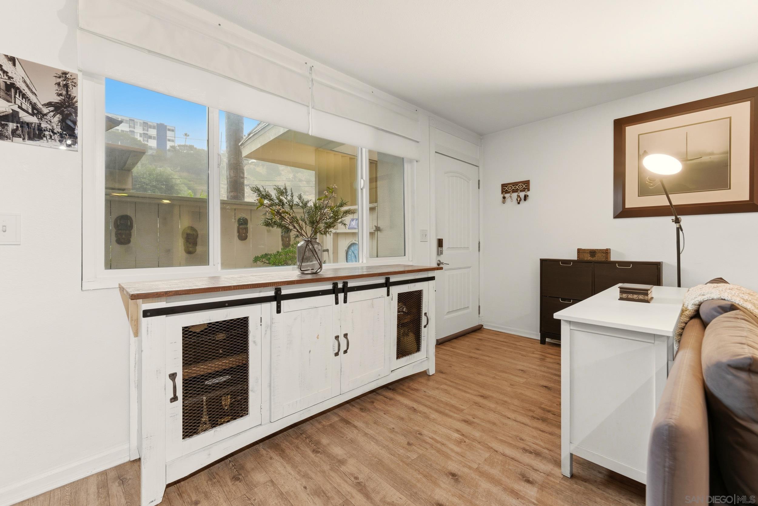 Detail Gallery Image 2 of 34 For 3116  Groton Way  #2,  San Diego,  CA 92110 - 3 Beds | 2 Baths