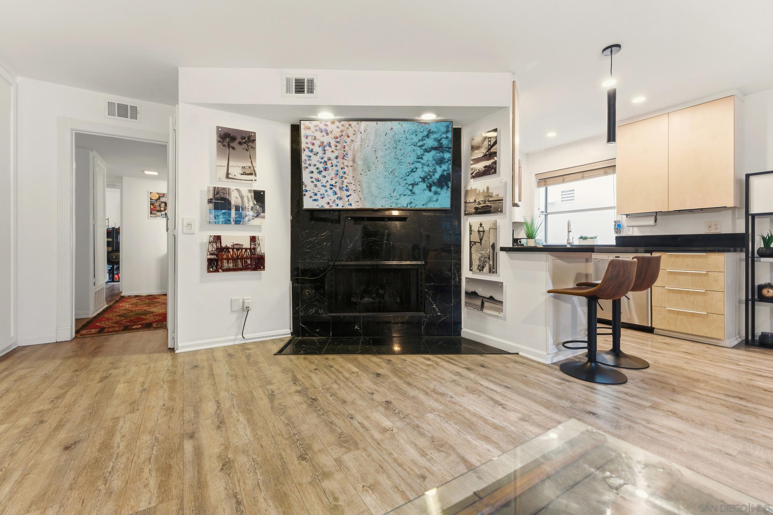 Detail Gallery Image 4 of 34 For 3116  Groton Way  #2,  San Diego,  CA 92110 - 3 Beds | 2 Baths