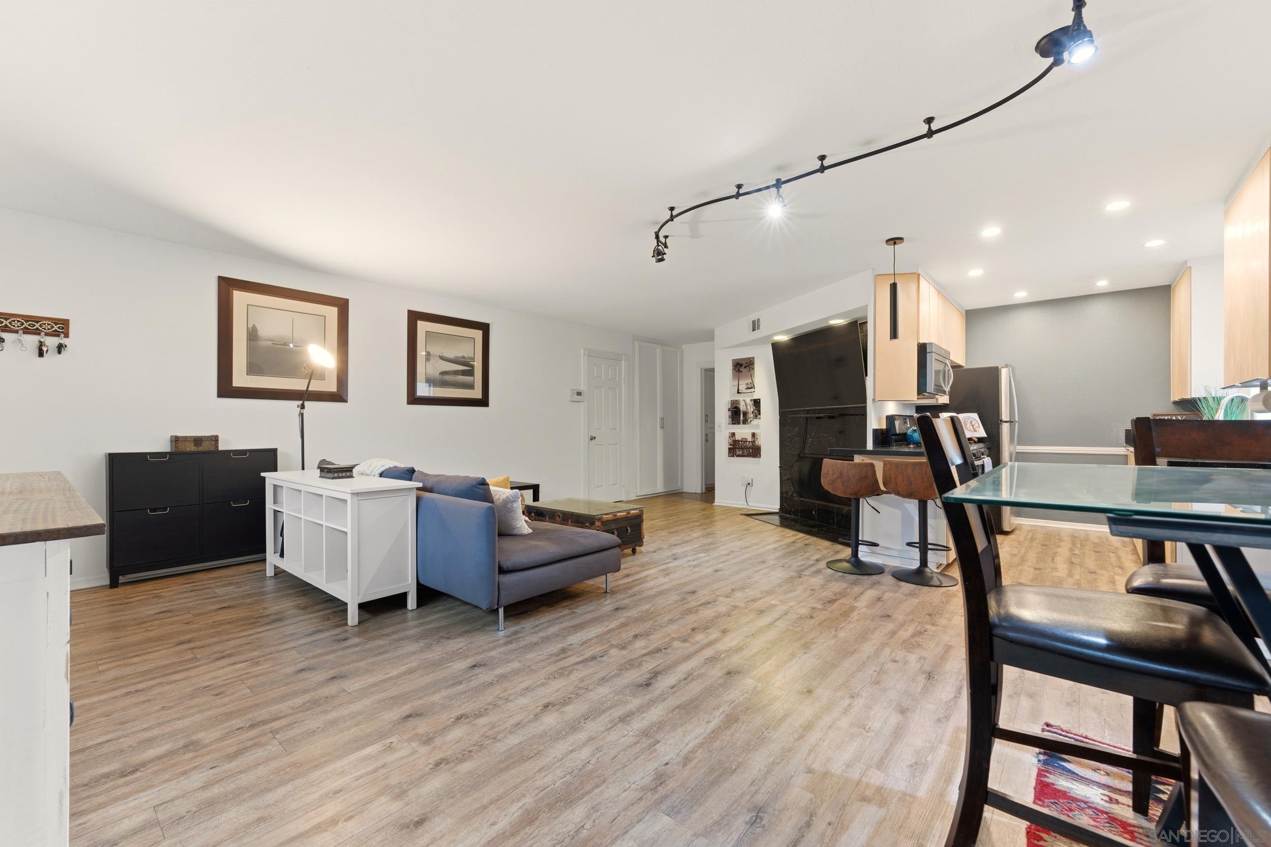 Detail Gallery Image 7 of 34 For 3116  Groton Way  #2,  San Diego,  CA 92110 - 3 Beds | 2 Baths