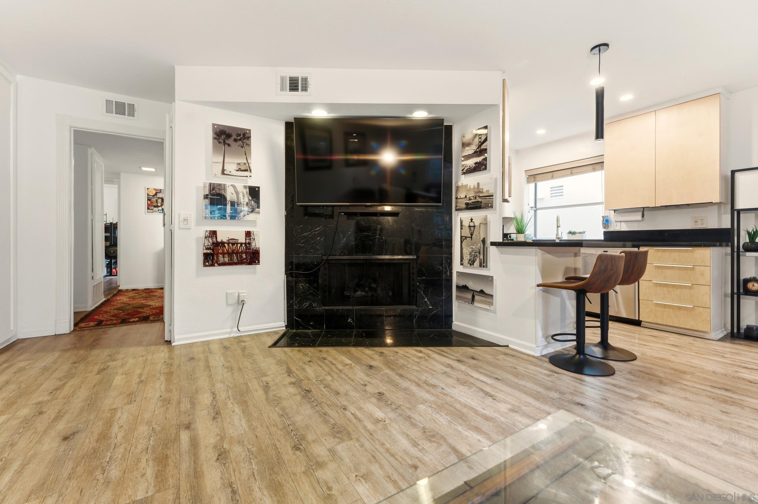 Detail Gallery Image 8 of 34 For 3116  Groton Way  #2,  San Diego,  CA 92110 - 3 Beds | 2 Baths