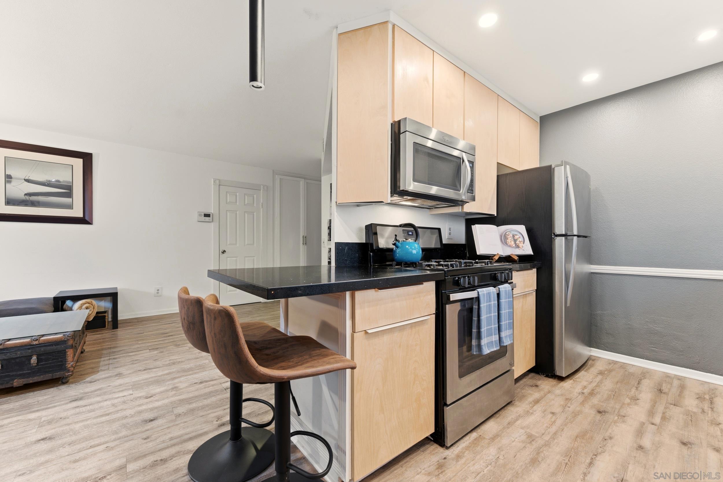 Detail Gallery Image 9 of 34 For 3116  Groton Way  #2,  San Diego,  CA 92110 - 3 Beds | 2 Baths