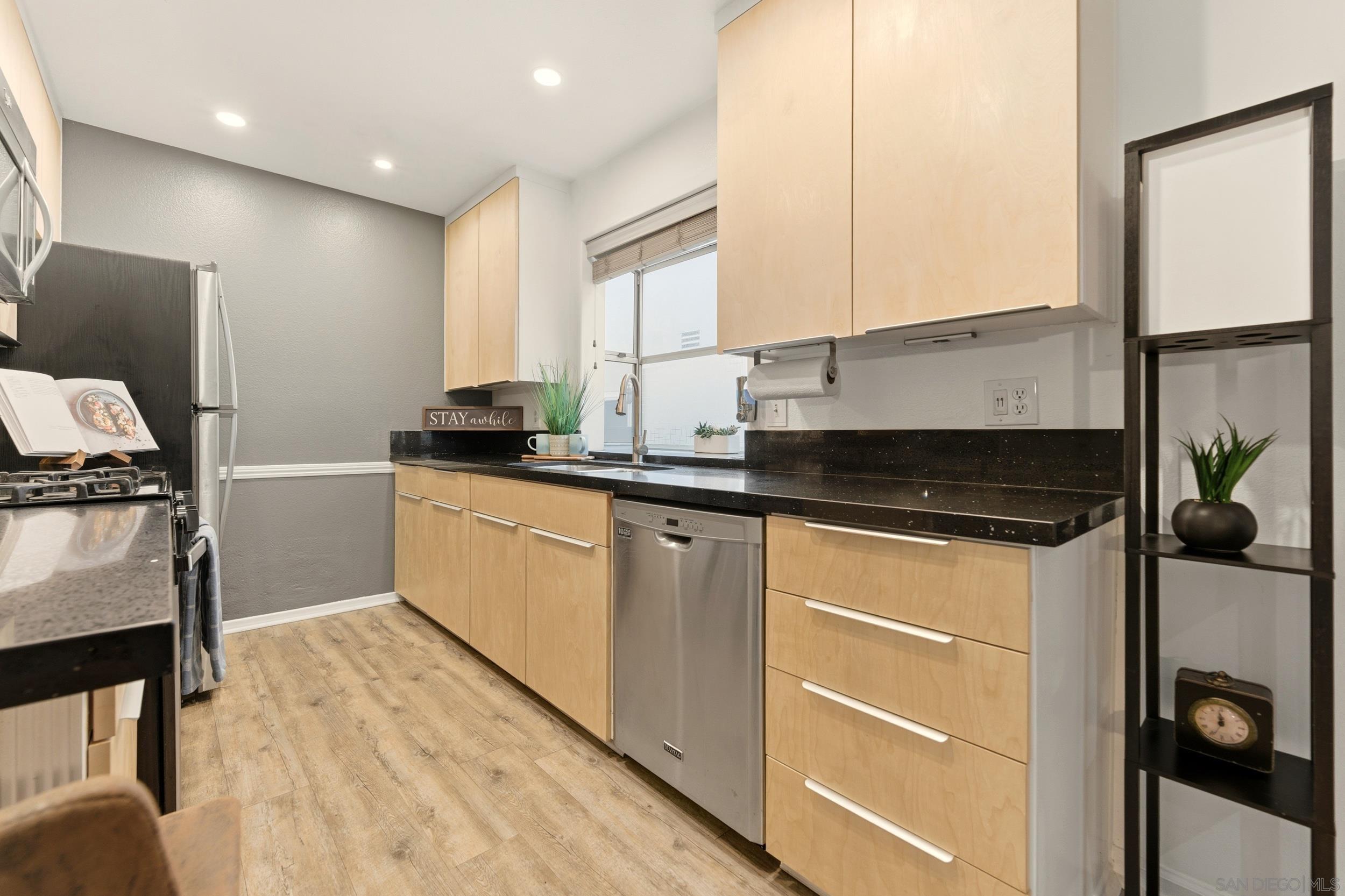 Detail Gallery Image 9 of 34 For 3116  Groton Way  #2,  San Diego,  CA 92110 - 3 Beds | 2 Baths