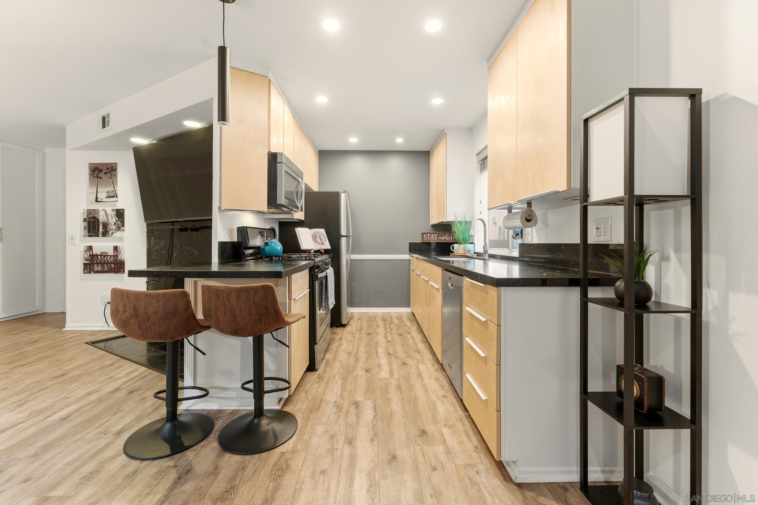 Detail Gallery Image 10 of 34 For 3116  Groton Way  #2,  San Diego,  CA 92110 - 3 Beds | 2 Baths