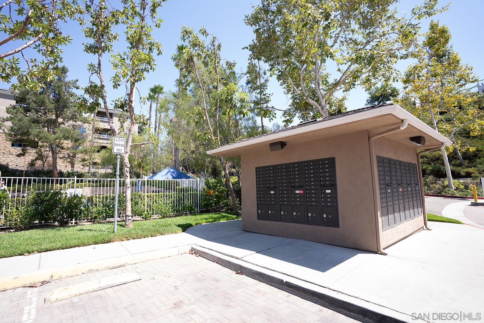 Detail Gallery Image 8 of 13 For Mission Gorge,  San Diego,  CA 92120 - 2 Beds | 2 Baths