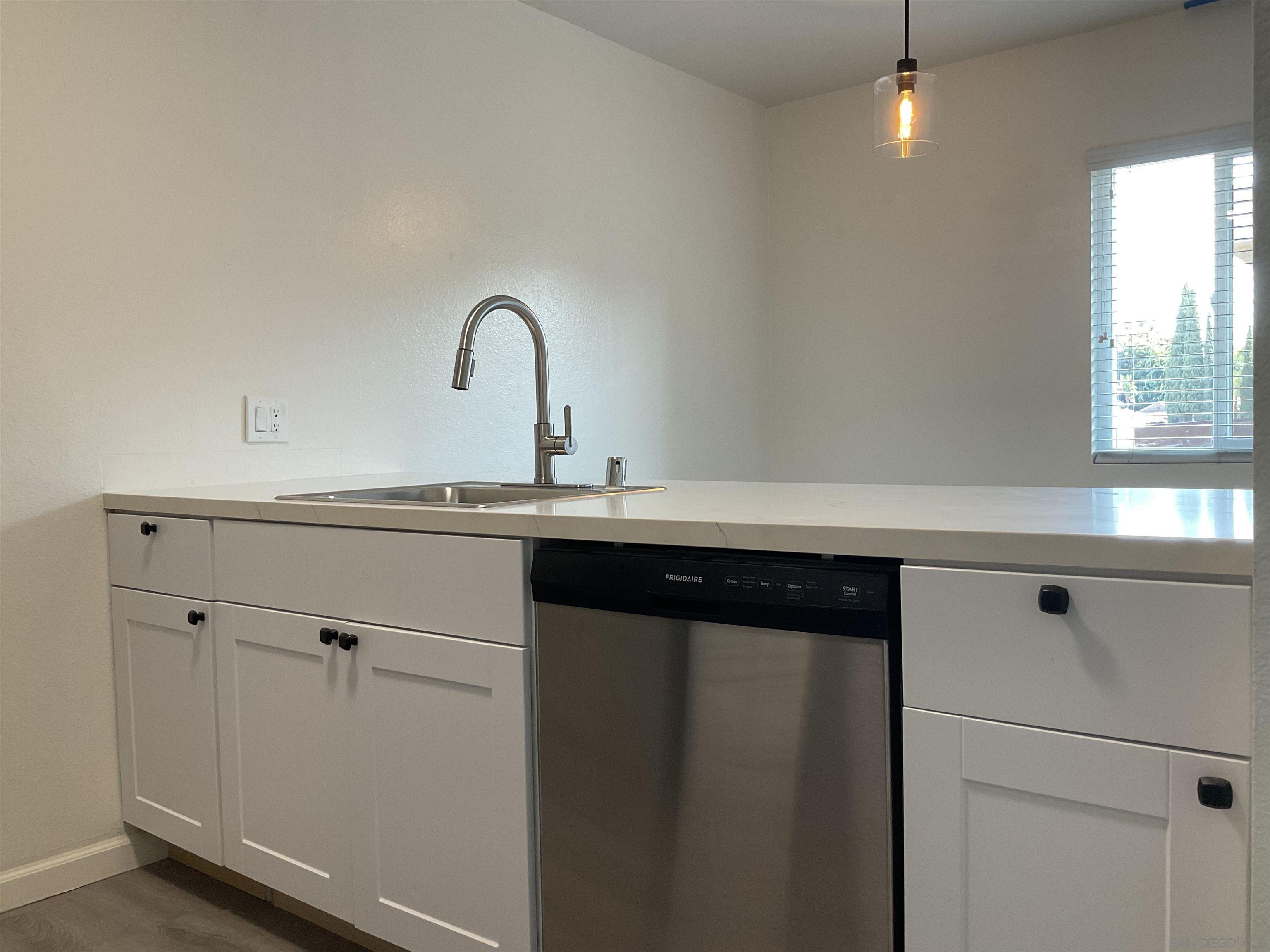 Detail Gallery Image 5 of 20 For 6902  Mission Gorge Rd.  9, San Diego,  CA 92120 - 1 Beds | 1 Baths