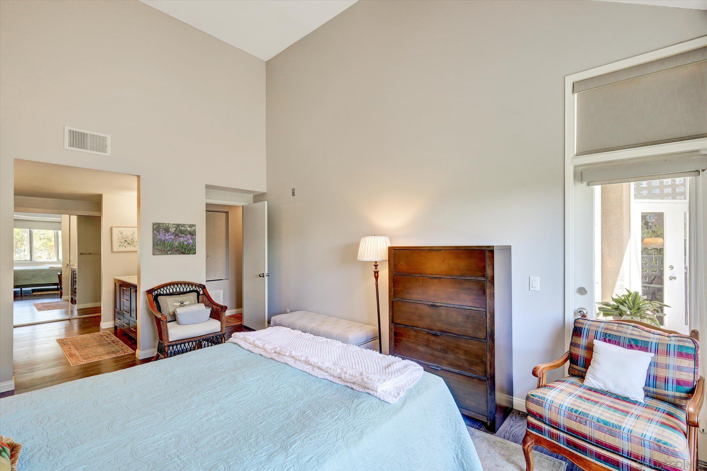 Detail Gallery Image 13 of 29 For 4018  Nobel Dr  #301,  San Diego,  CA 92122 - 3 Beds | 2 Baths