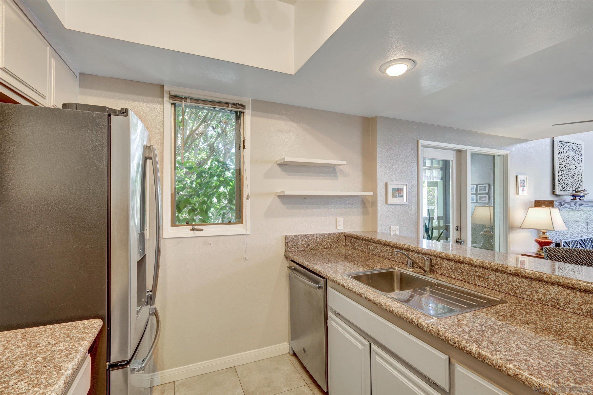 Detail Gallery Image 3 of 29 For 4018  Nobel Dr  #301,  San Diego,  CA 92122 - 3 Beds | 2 Baths