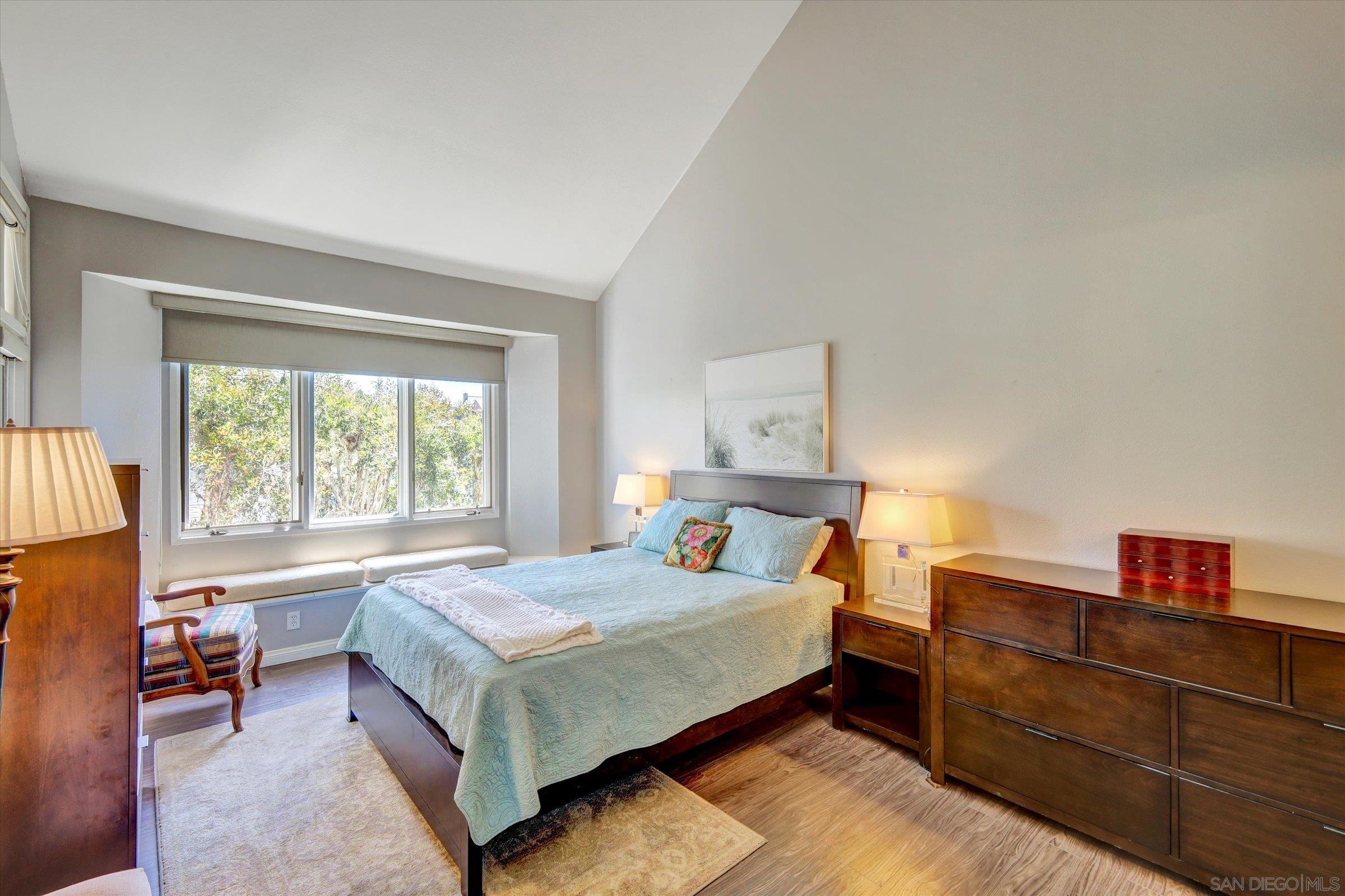 Detail Gallery Image 10 of 29 For 4018  Nobel Dr  #301,  San Diego,  CA 92122 - 3 Beds | 2 Baths